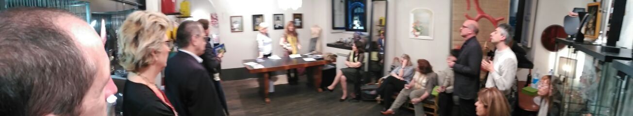 animali, cani, gatti, cavalli,  quadri, ritratti, dipinti, su misura, animali vestiti, oggetti, arredi, uova dipeinte, piatti, decorazioni, trompe, fiori, stencil, decoupage, carta, colla, matita, pennello, olio su tela , riviste, pubblicazioni, eventi, Marina Rigolone, artista, pittrice, decoratrice,