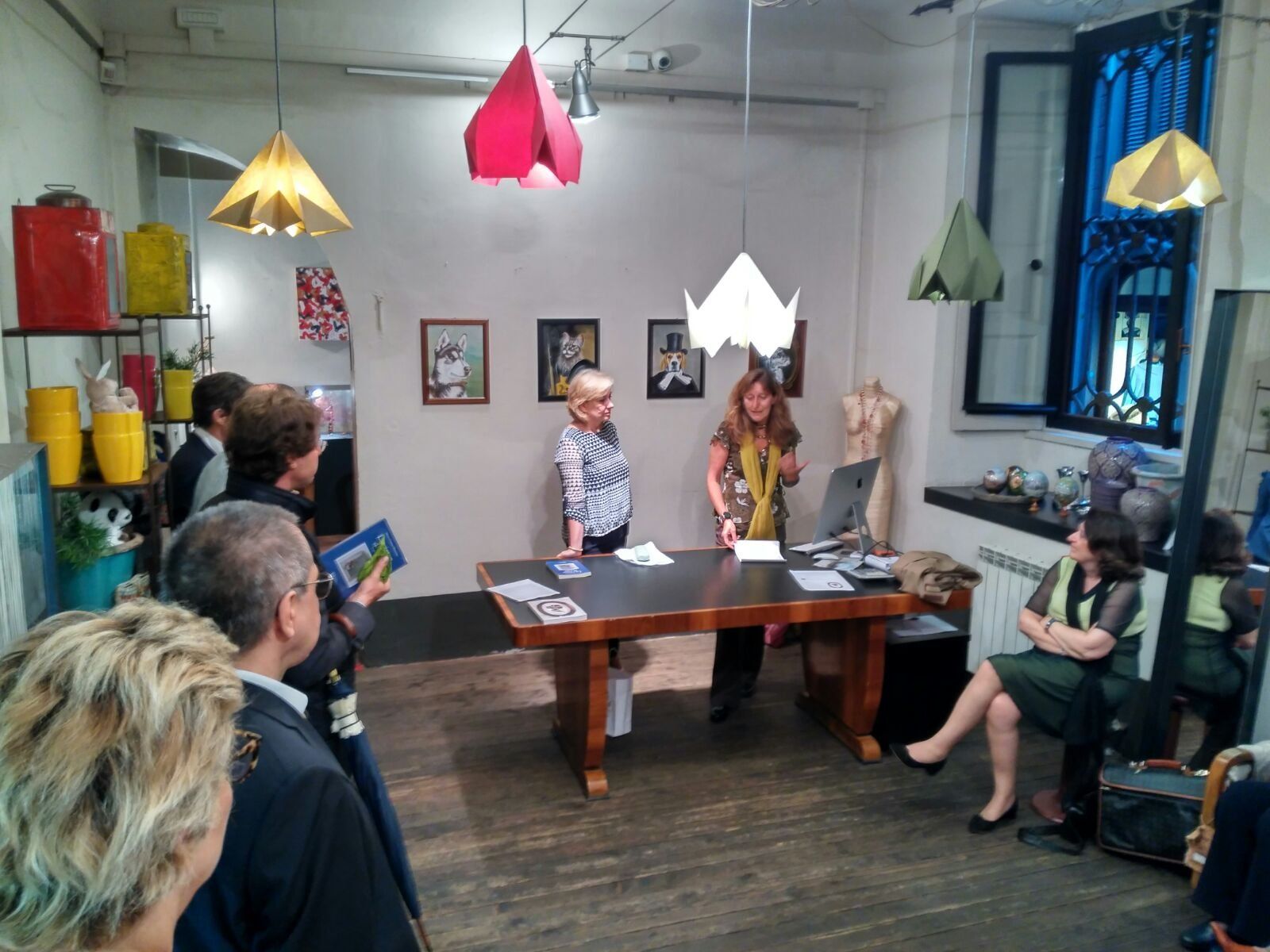 animali, cani, gatti, cavalli,  quadri, ritratti, dipinti, su misura, animali vestiti, oggetti, arredi, uova dipeinte, piatti, decorazioni, trompe, fiori, stencil, decoupage, carta, colla, matita, pennello, olio su tela , riviste, pubblicazioni, eventi, Marina Rigolone, artista, pittrice, decoratrice,