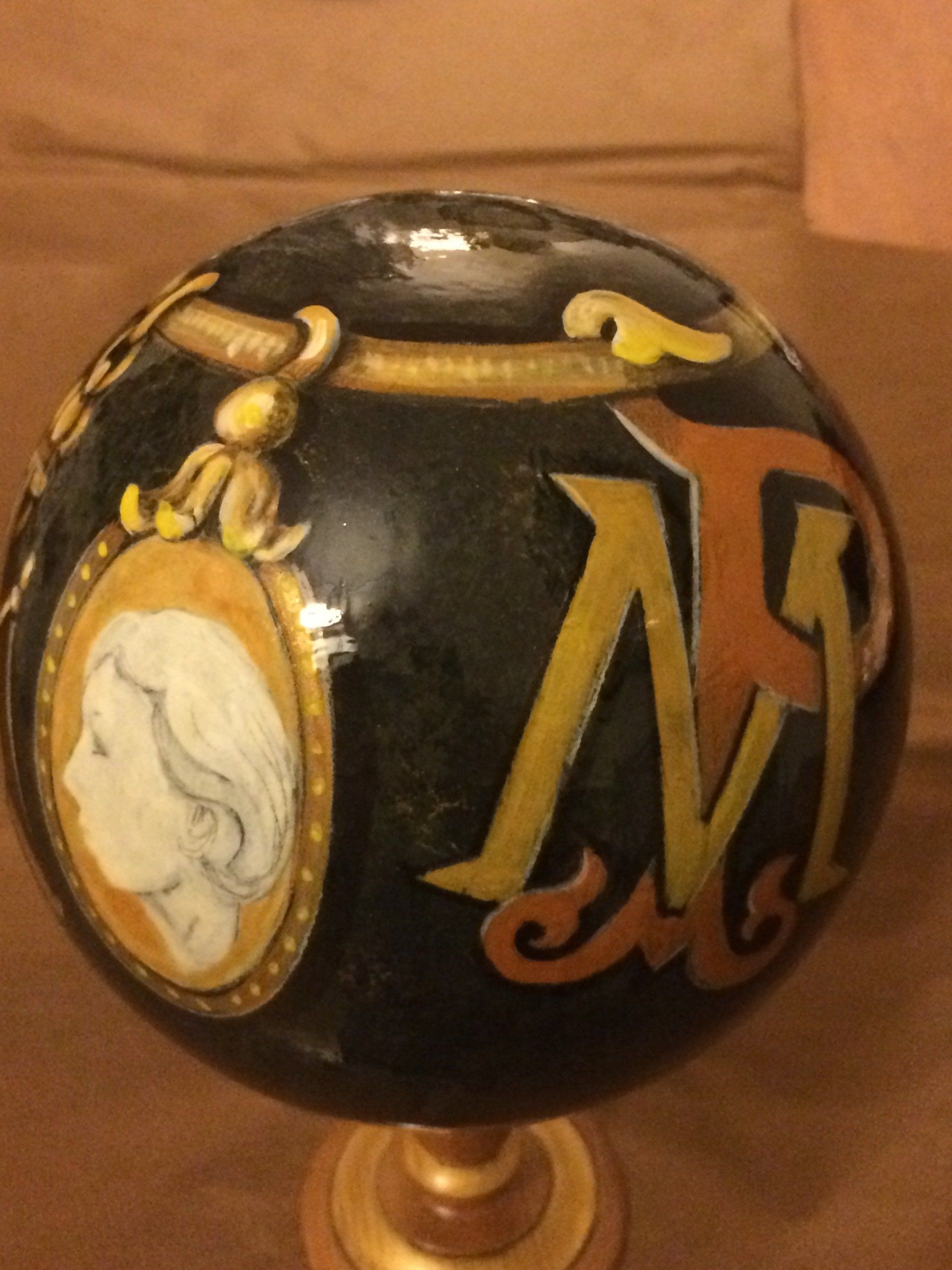 animali, cani, gatti, cavalli,  quadri, ritratti, dipinti, su misura, animali vestiti, oggetti, arredi, uova dipeinte, piatti, decorazioni, trompe, fiori, stencil, decoupage, carta, colla, matita, pennello, olio su tela , riviste, pubblicazioni, eventi, Marina Rigolone, artista, pittrice, decoratrice,