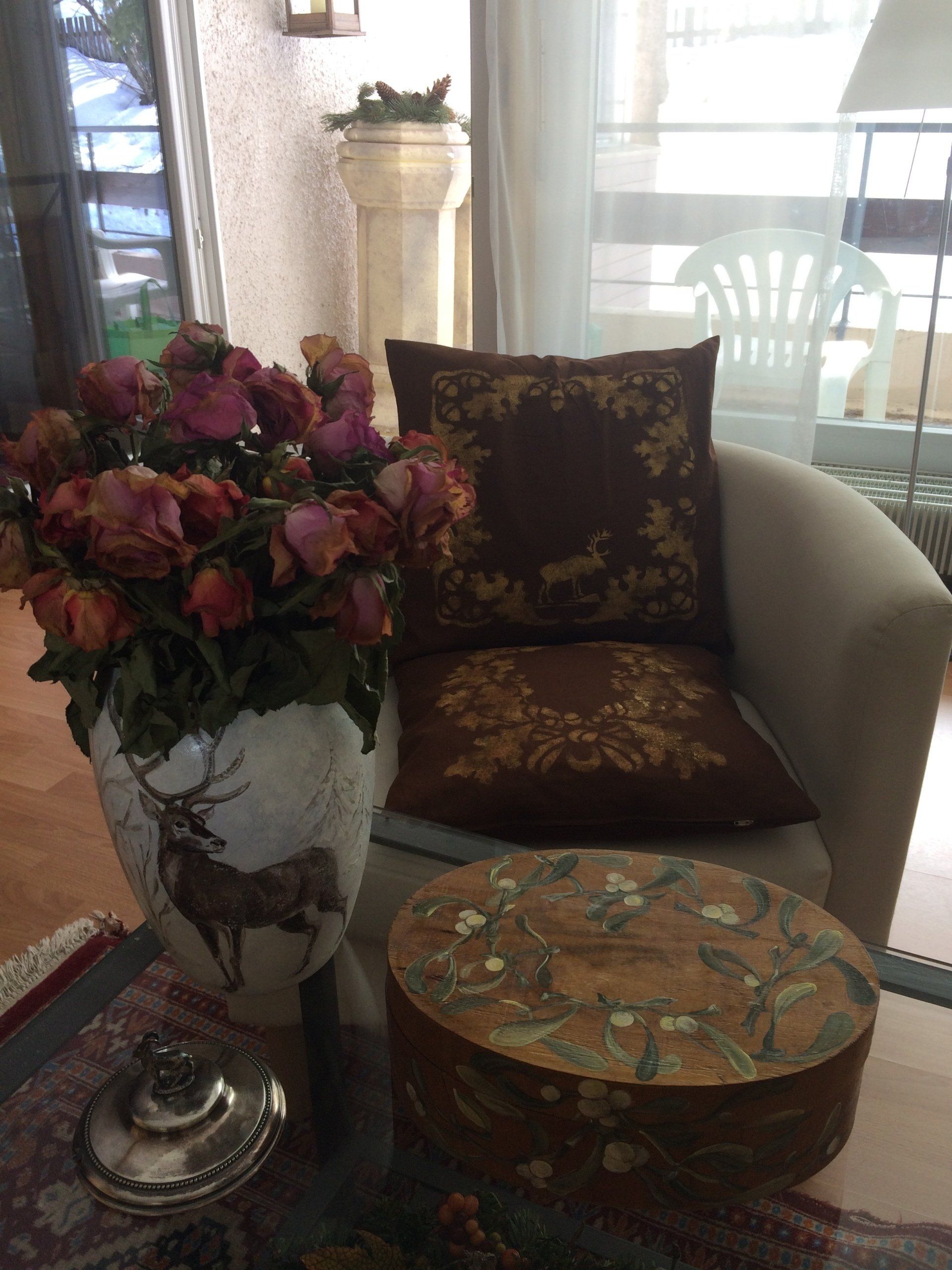 animali, cani, gatti, cavalli,  quadri, ritratti, dipinti, su misura, animali vestiti, oggetti, arredi, uova dipeinte, piatti, decorazioni, trompe, fiori, stencil, decoupage, carta, colla, matita, pennello, olio su tela , riviste, pubblicazioni, eventi, Marina Rigolone, artista, pittrice, decoratrice,