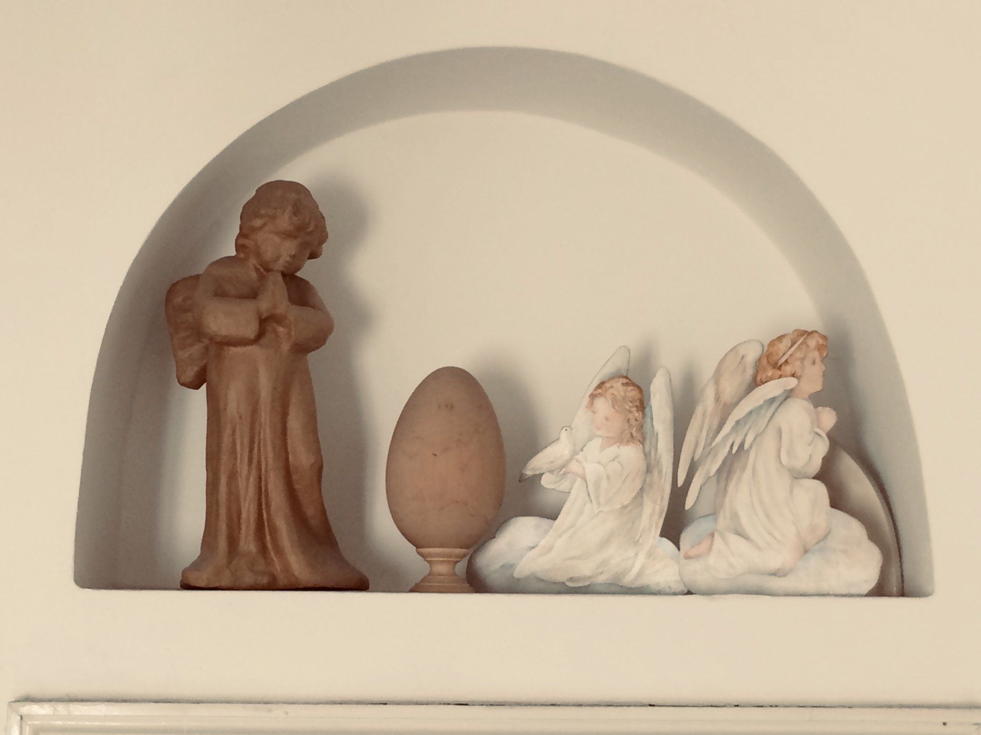 animali, cani, gatti, cavalli, quadri, ritratti, dipinti, su misura, animali vestiti, oggetti, arredi, uova dipeinte, piatti, decorazioni, trompe, fiori, stencil, decoupage, carta, colla, matita, pennello, olio su tela , riviste, pubblicazioni, eventi, Marina Rigolone, artista, pittrice, decoratrice,