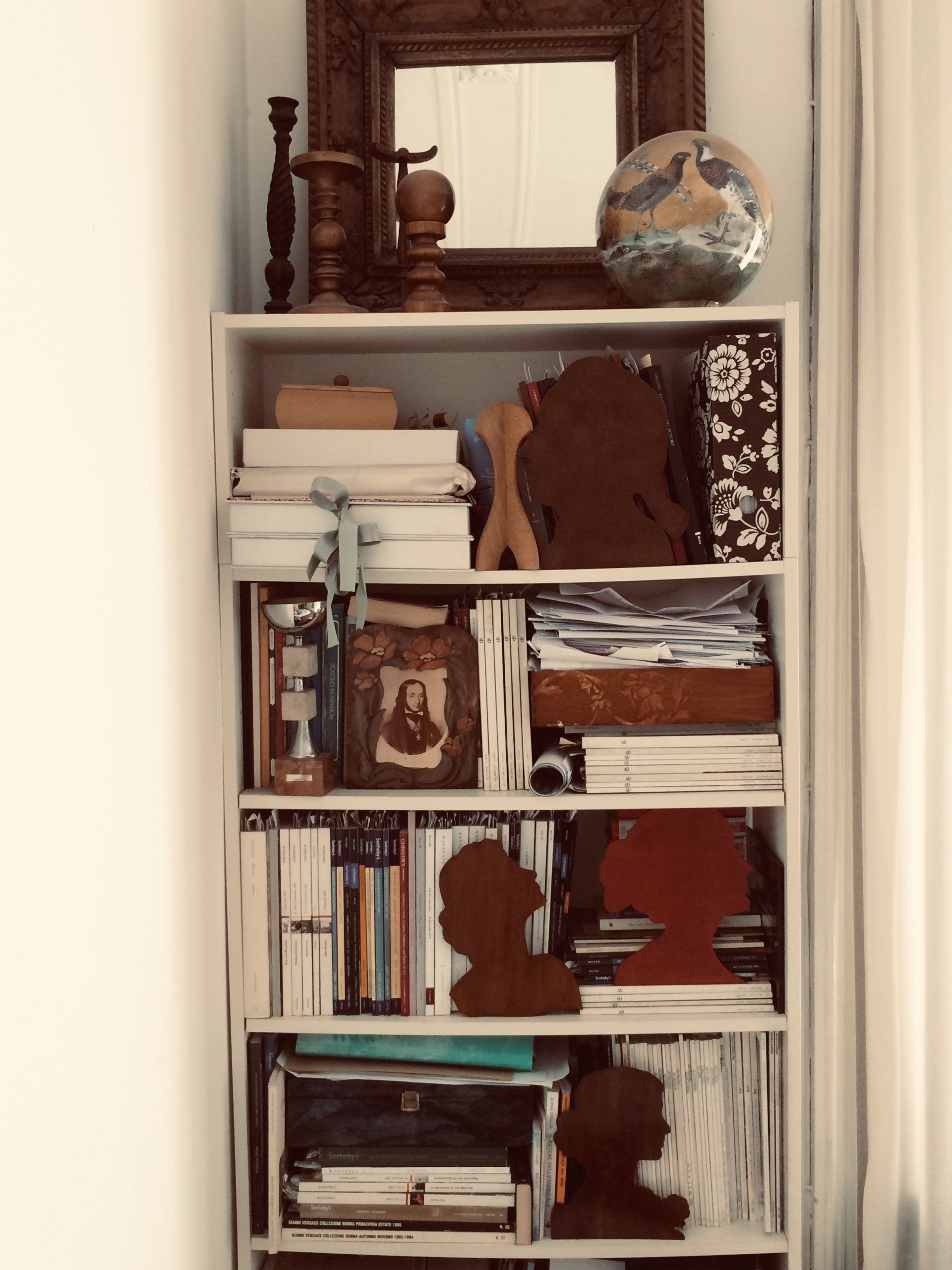 animali, cani, gatti, cavalli, quadri, ritratti, dipinti, su misura, animali vestiti, oggetti, arredi, uova dipeinte, piatti, decorazioni, trompe, fiori, stencil, decoupage, carta, colla, matita, pennello, olio su tela , riviste, pubblicazioni, eventi, Marina Rigolone, artista, pittrice, decoratrice,