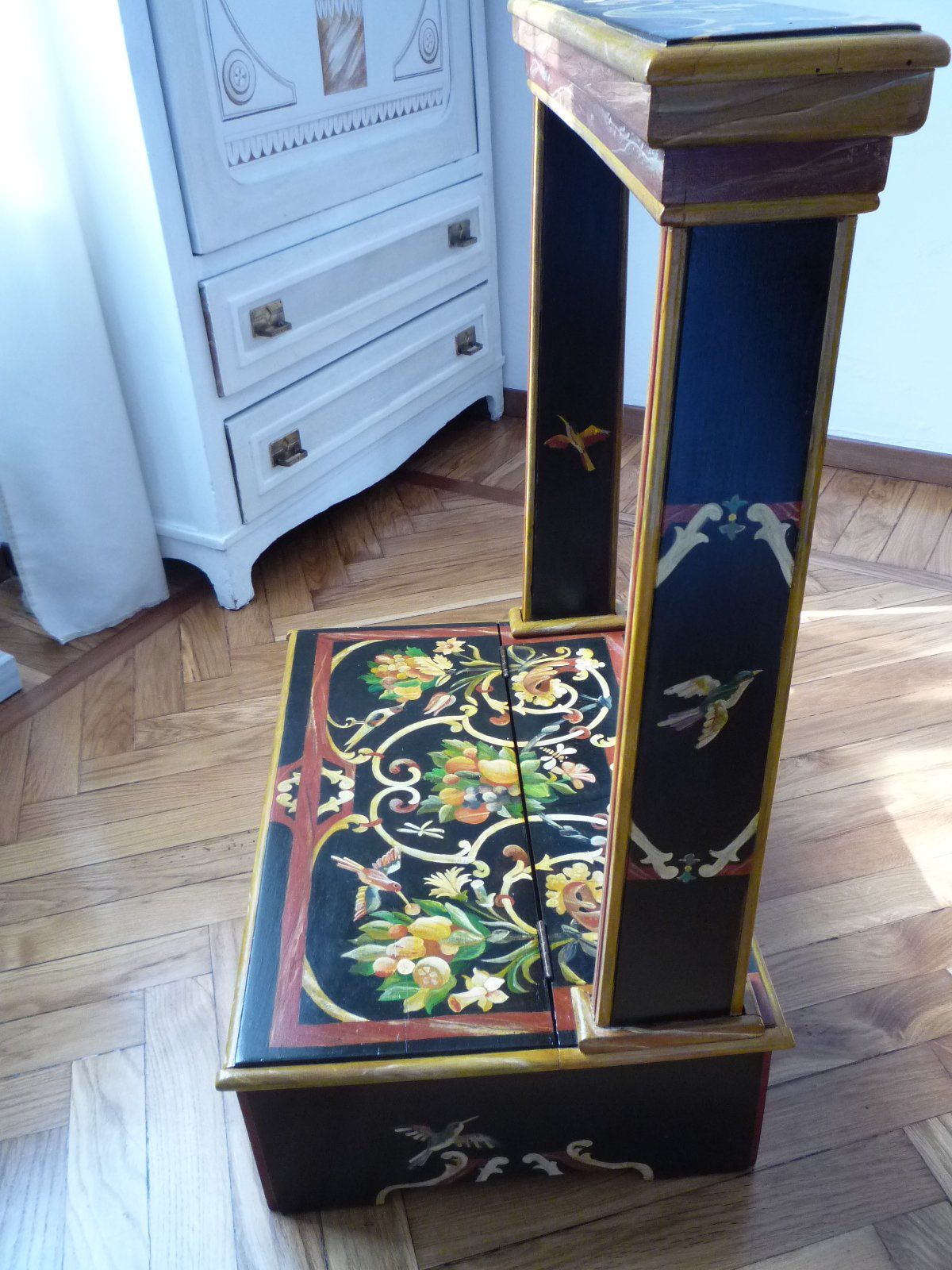 animali, cani, gatti, cavalli,  quadri, ritratti, dipinti, su misura, animali vestiti, oggetti, arredi, uova dipeinte, piatti, decorazioni, trompe, fiori, stencil, decoupage, carta, colla, matita, pennello, olio su tela , riviste, pubblicazioni, eventi, Marina Rigolone, artista, pittrice, decoratrice,