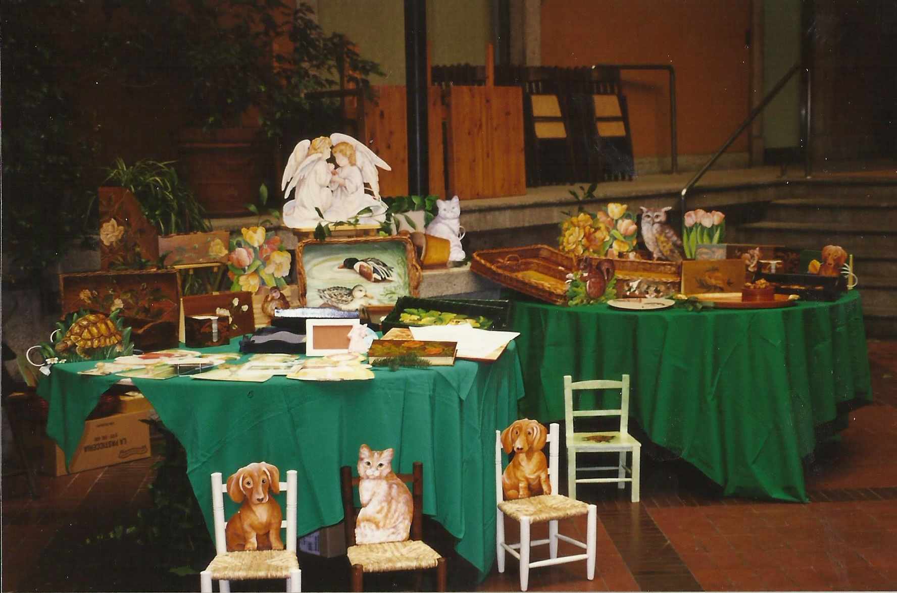 animali, cani, gatti, cavalli, quadri, ritratti, dipinti, su misura, animali vestiti, oggetti, arredi, uova dipeinte, piatti, decorazioni, trompe, fiori, stencil, decoupage, carta, colla, matita, pennello, olio su tela , riviste, pubblicazioni, eventi, Marina Rigolone, artista, pittrice, decoratrice,