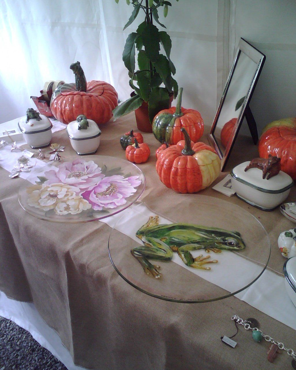 animali, cani, gatti, cavalli, quadri, ritratti, dipinti, su misura, animali vestiti, oggetti, arredi, uova dipeinte, piatti, decorazioni, trompe, fiori, stencil, decoupage, carta, colla, matita, pennello, olio su tela , riviste, pubblicazioni, eventi, Marina Rigolone, artista, pittrice, decoratrice,