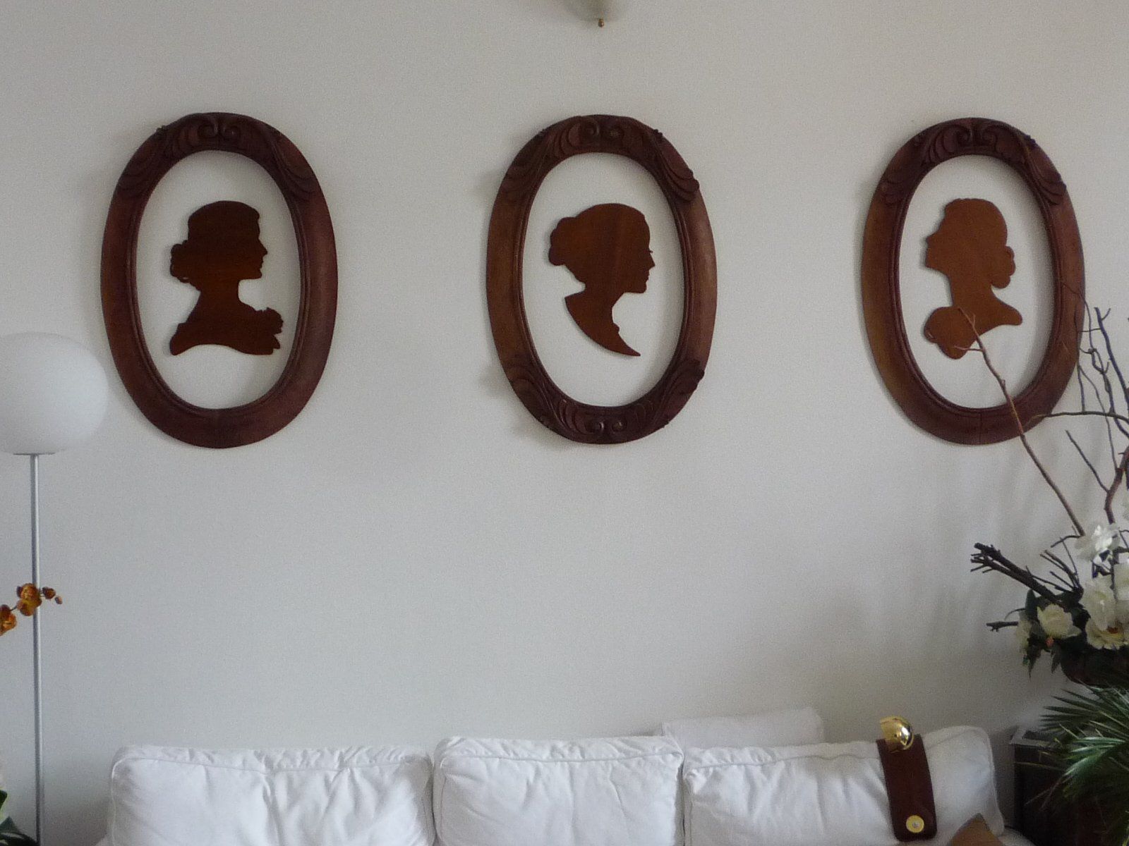 animali, cani, gatti, cavalli,  quadri, ritratti, dipinti, su misura, animali vestiti, oggetti, arredi, uova dipeinte, piatti, decorazioni, trompe, fiori, stencil, decoupage, carta, colla, matita, pennello, olio su tela , riviste, pubblicazioni, eventi, Marina Rigolone, artista, pittrice, decoratrice,