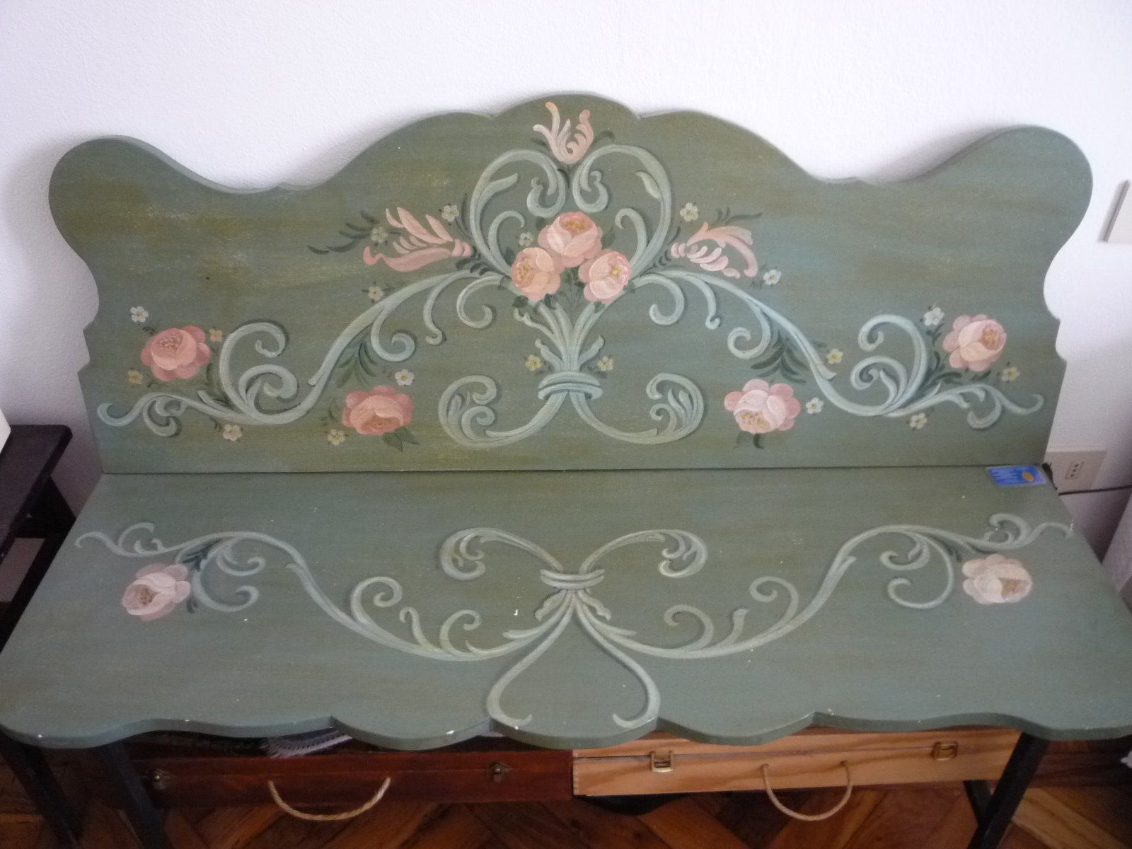 vanimali, cani, gatti, cavalli,  quadri, ritratti, dipinti, su misura, animali vestiti, oggetti, arredi, uova dipeinte, piatti, decorazioni, trompe, fiori, stencil, decoupage, carta, colla, matita, pennello, olio su tela , riviste, pubblicazioni, eventi, Marina Rigolone, artista, pittrice, decoratrice,