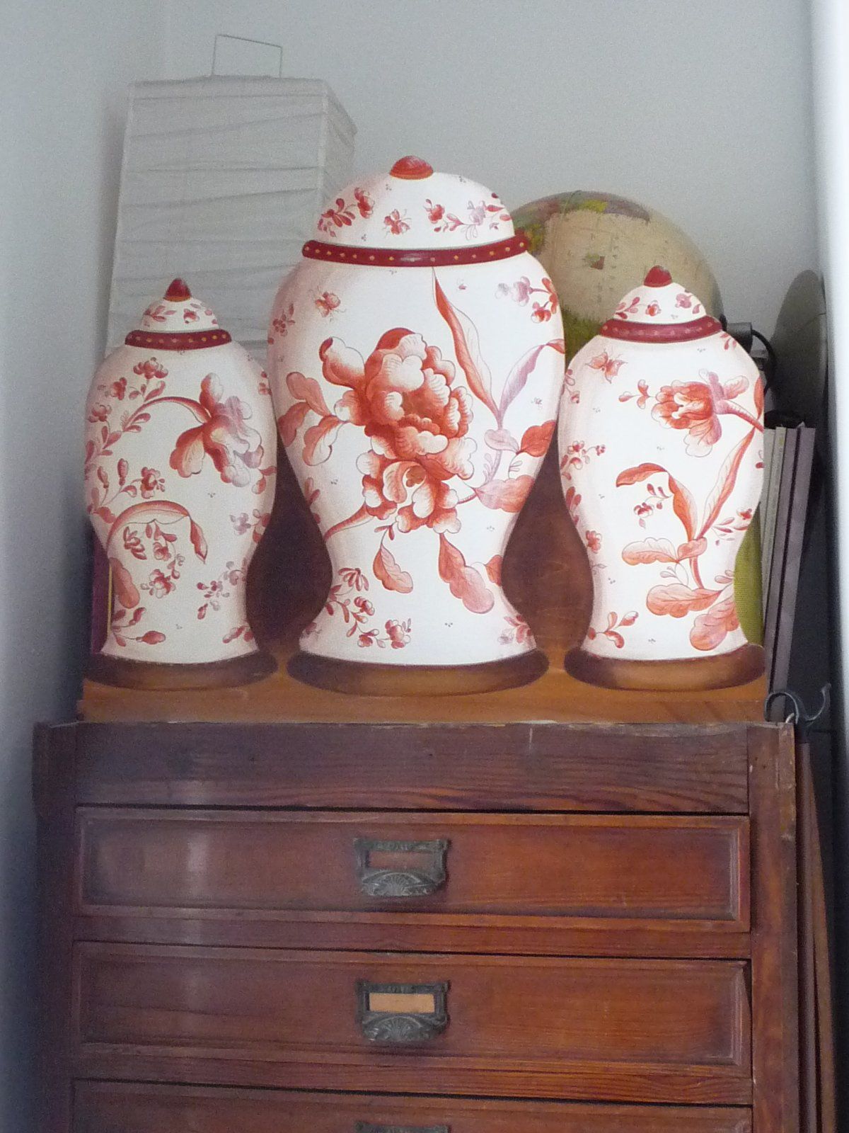 animali, cani, gatti, cavalli,  quadri, ritratti, dipinti, su misura, animali vestiti, oggetti, arredi, uova dipeinte, piatti, decorazioni, trompe, fiori, stencil, decoupage, carta, colla, matita, pennello, olio su tela , riviste, pubblicazioni, eventi, Marina Rigolone, artista, pittrice, decoratrice,