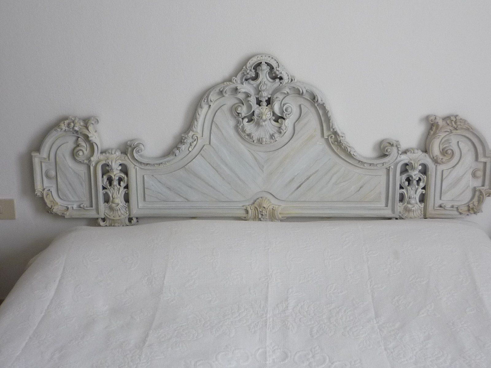 animali, cani, gatti, cavalli,  quadri, ritratti, dipinti, su misura, animali vestiti, oggetti, arredi, uova dipeinte, piatti, decorazioni, trompe, fiori, stencil, decoupage, carta, colla, matita, pennello, olio su tela , riviste, pubblicazioni, eventi, Marina Rigolone, artista, pittrice, decoratrice,