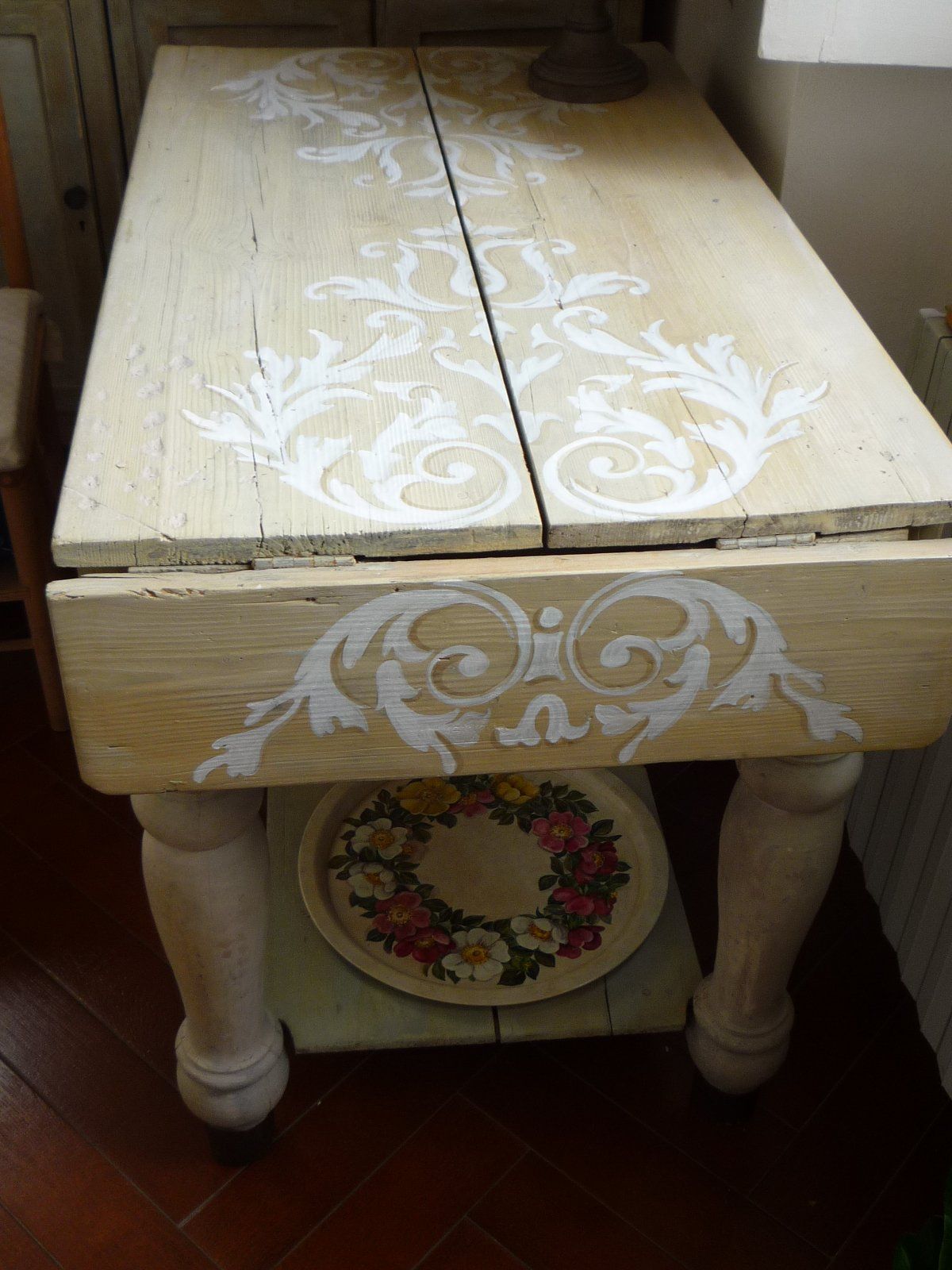 animali, cani, gatti, cavalli,  quadri, ritratti, dipinti, su misura, animali vestiti, oggetti, arredi, uova dipeinte, piatti, decorazioni, trompe, fiori, stencil, decoupage, carta, colla, matita, pennello, olio su tela , riviste, pubblicazioni, eventi, Marina Rigolone, artista, pittrice, decoratrice,