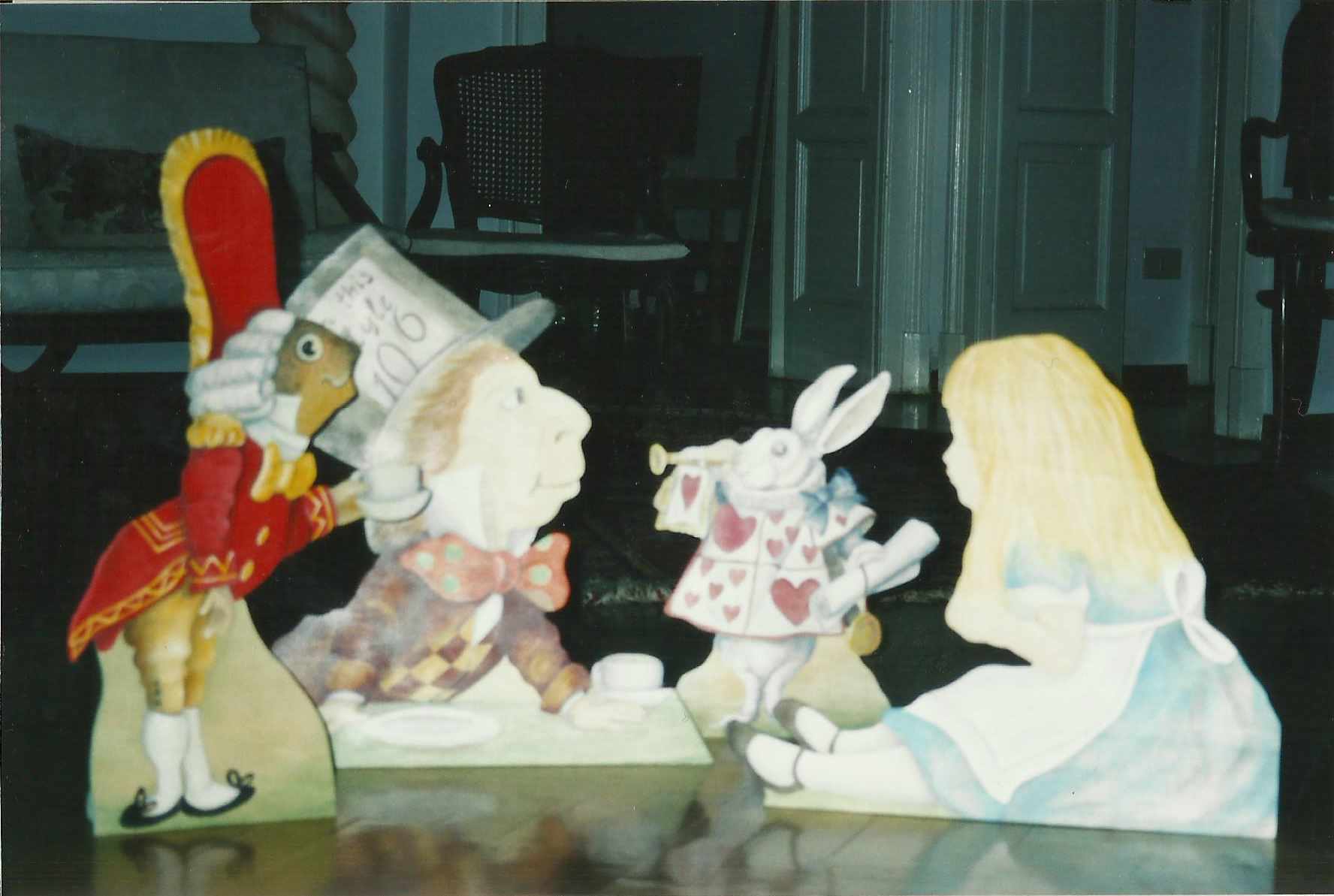 animali, cani, gatti, cavalli, quadri, ritratti, dipinti, su misura, animali vestiti, oggetti, arredi, uova dipeinte, piatti, decorazioni, trompe, fiori, stencil, decoupage, carta, colla, matita, pennello, olio su tela , riviste, pubblicazioni, eventi, Marina Rigolone, artista, pittrice, decoratrice,