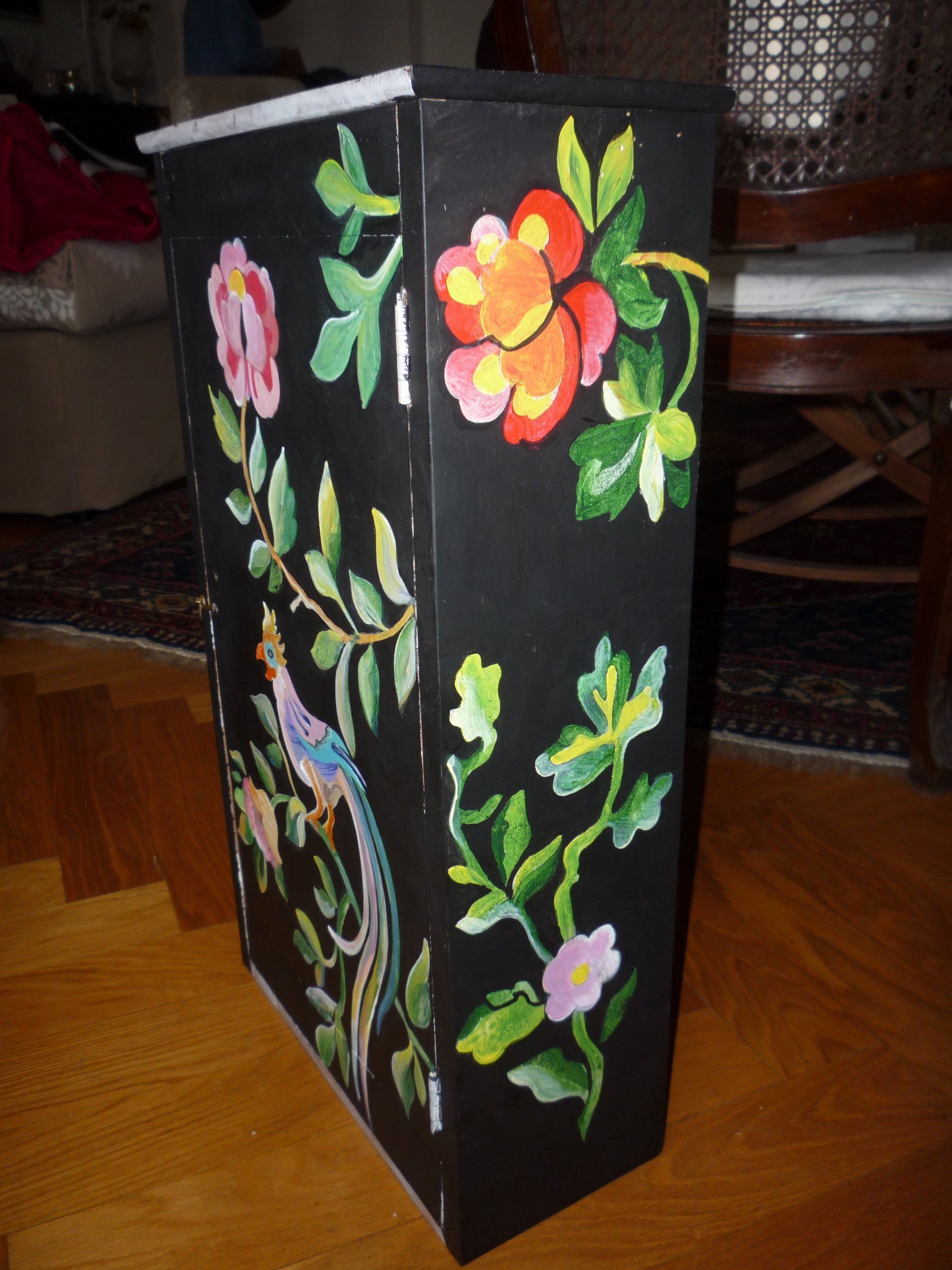 animali, cani, gatti, cavalli,  quadri, ritratti, dipinti, su misura, animali vestiti, oggetti, arredi, uova dipeinte, piatti, decorazioni, trompe, fiori, stencil, decoupage, carta, colla, matita, pennello, olio su tela , riviste, pubblicazioni, eventi, Marina Rigolone, artista, pittrice, decoratrice,