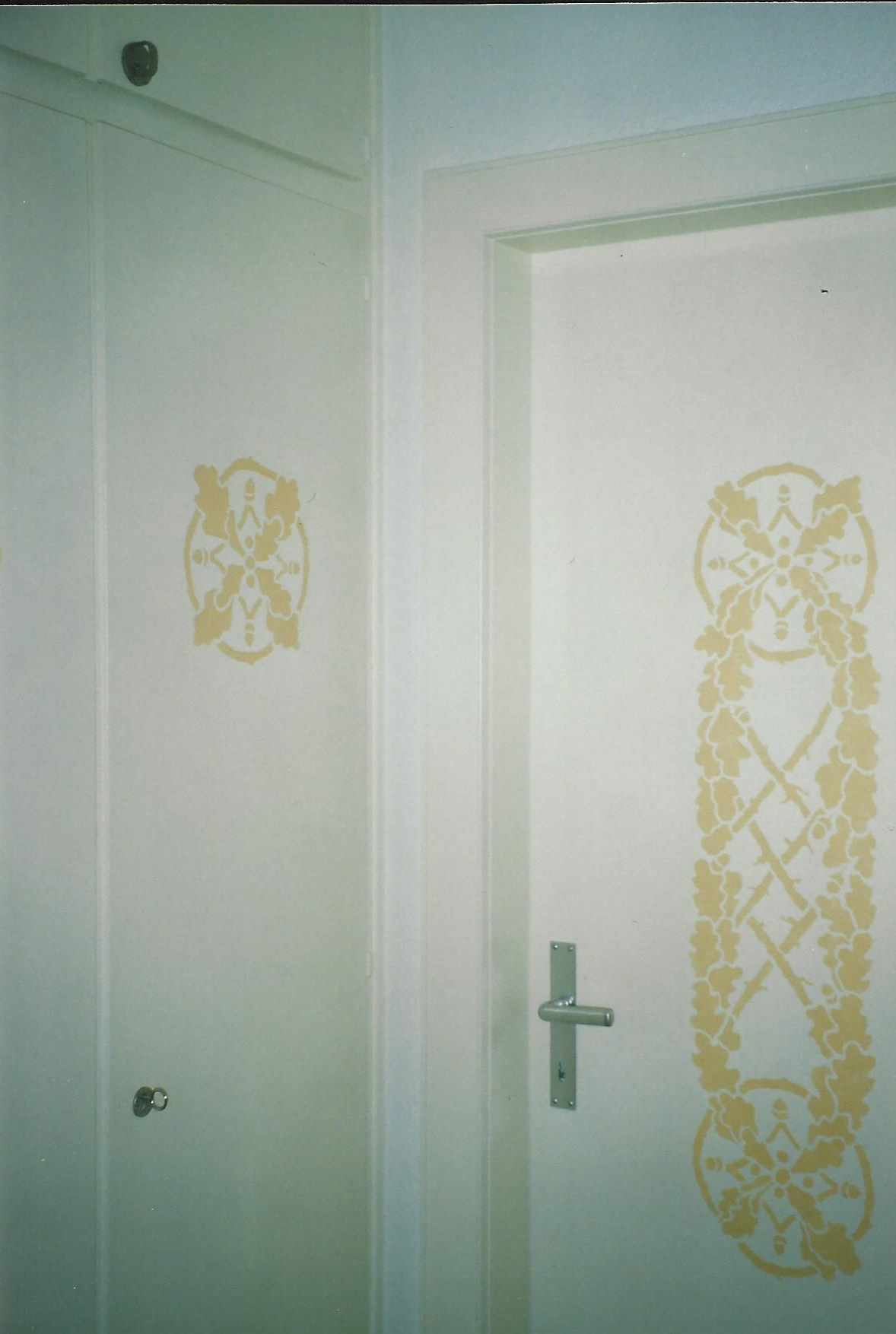 animali, cani, gatti, cavalli, quadri, ritratti, dipinti, su misura, animali vestiti, oggetti, arredi, uova dipeinte, piatti, decorazioni, trompe, fiori, stencil, decoupage, carta, colla, matita, pennello, olio su tela , riviste, pubblicazioni, eventi, Marina Rigolone, artista, pittrice, decoratrice,