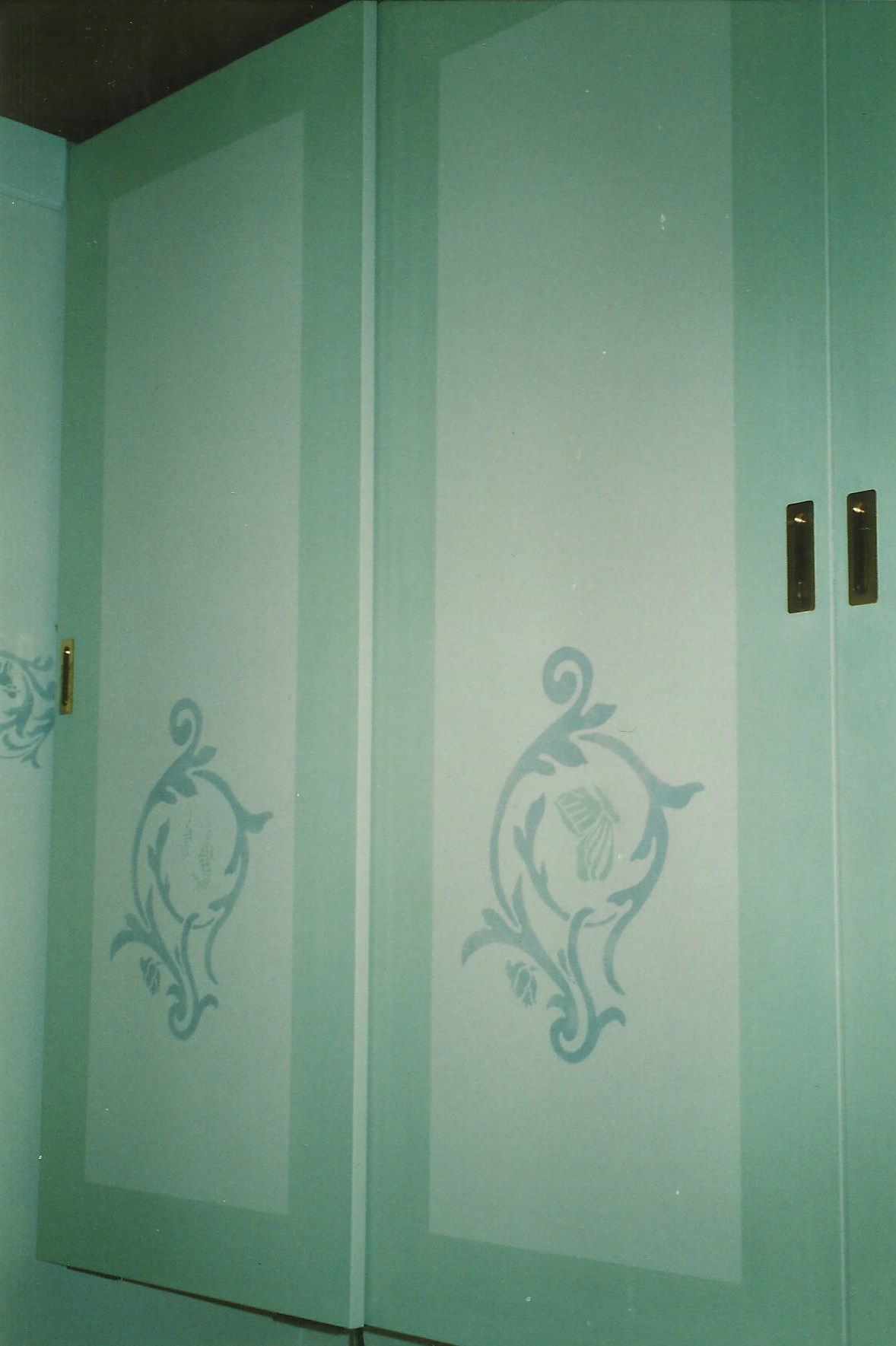 animali, cani, gatti, cavalli, quadri, ritratti, dipinti, su misura, animali vestiti, oggetti, arredi, uova dipeinte, piatti, decorazioni, trompe, fiori, stencil, decoupage, carta, colla, matita, pennello, olio su tela , riviste, pubblicazioni, eventi, Marina Rigolone, artista, pittrice, decoratrice,