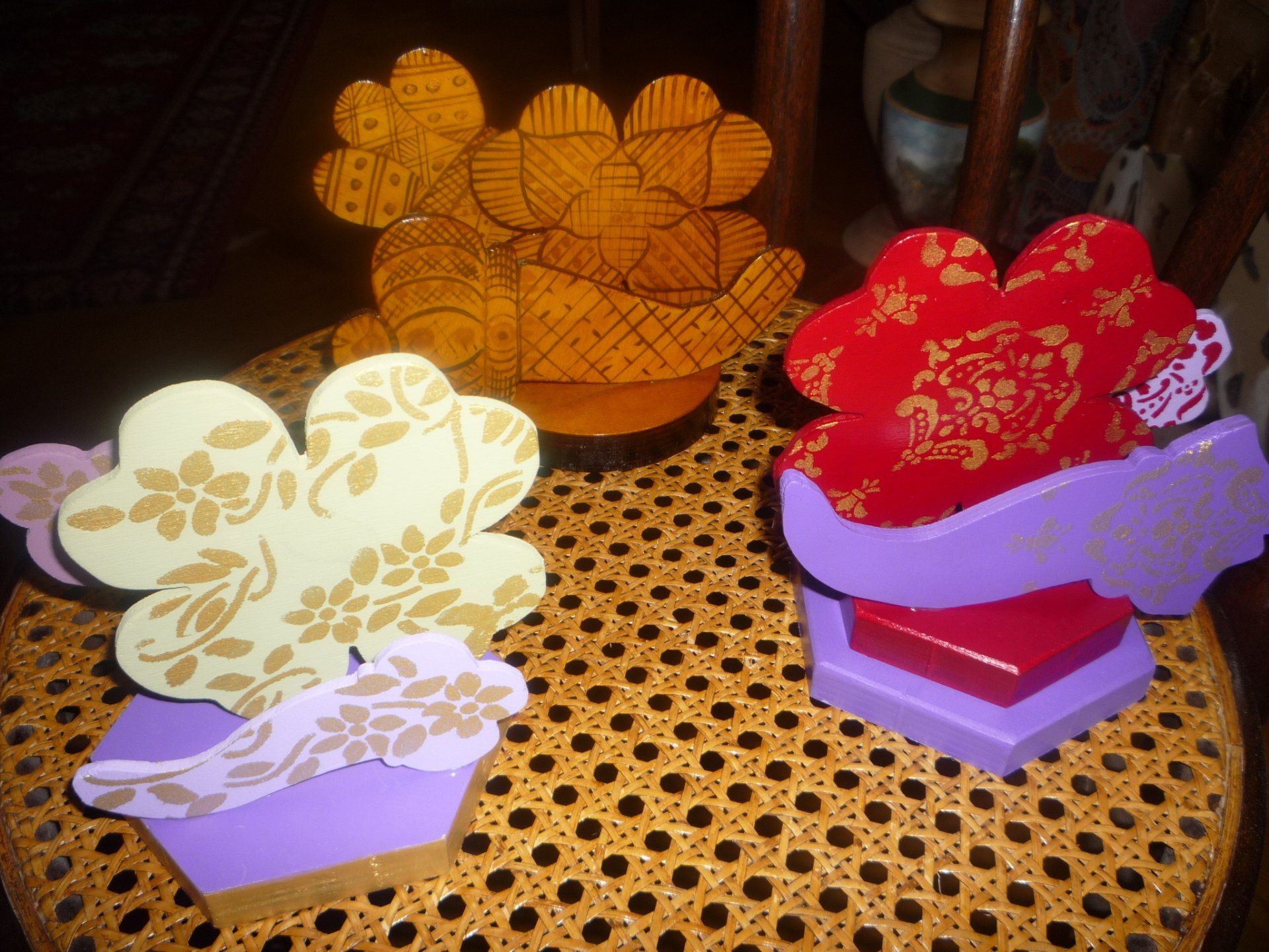 animali, cani, gatti, cavalli,  quadri, ritratti, dipinti, su misura, animali vestiti, oggetti, arredi, uova dipeinte, piatti, decorazioni, trompe, fiori, stencil, decoupage, carta, colla, matita, pennello, olio su tela , riviste, pubblicazioni, eventi, Marina Rigolone, artista, pittrice, decoratrice,