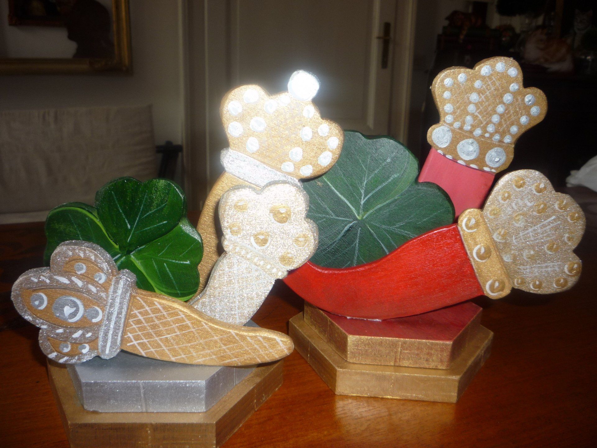 animali, cani, gatti, cavalli,  quadri, ritratti, dipinti, su misura, animali vestiti, oggetti, arredi, uova dipeinte, piatti, decorazioni, trompe, fiori, stencil, decoupage, carta, colla, matita, pennello, olio su tela , riviste, pubblicazioni, eventi, Marina Rigolone, artista, pittrice, decoratrice,