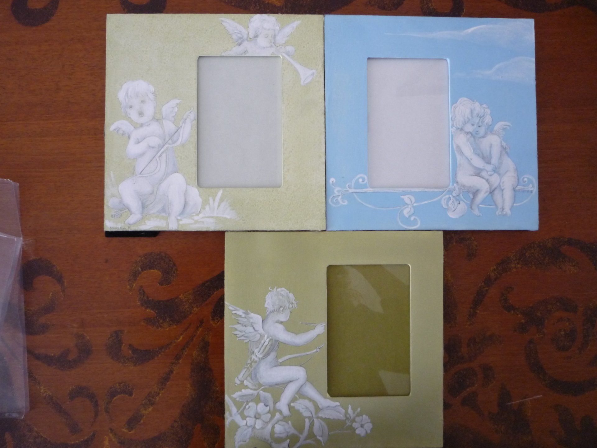 animali, cani, gatti, cavalli,  quadri, ritratti, dipinti, su misura, animali vestiti, oggetti, arredi, uova dipeinte, piatti, decorazioni, trompe, fiori, stencil, decoupage, carta, colla, matita, pennello, olio su tela , riviste, pubblicazioni, eventi, Marina Rigolone, artista, pittrice, decoratrice,