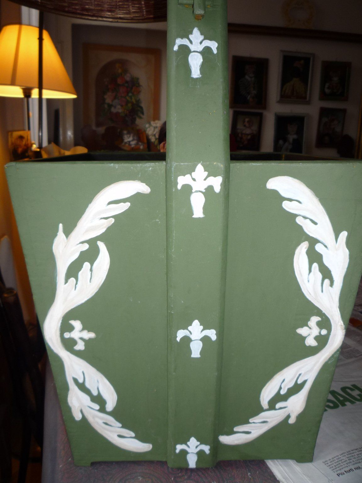 animali, cani, gatti, cavalli,  quadri, ritratti, dipinti, su misura, animali vestiti, oggetti, arredi, uova dipeinte, piatti, decorazioni, trompe, fiori, stencil, decoupage, carta, colla, matita, pennello, olio su tela , riviste, pubblicazioni, eventi, Marina Rigolone, artista, pittrice, decoratrice,