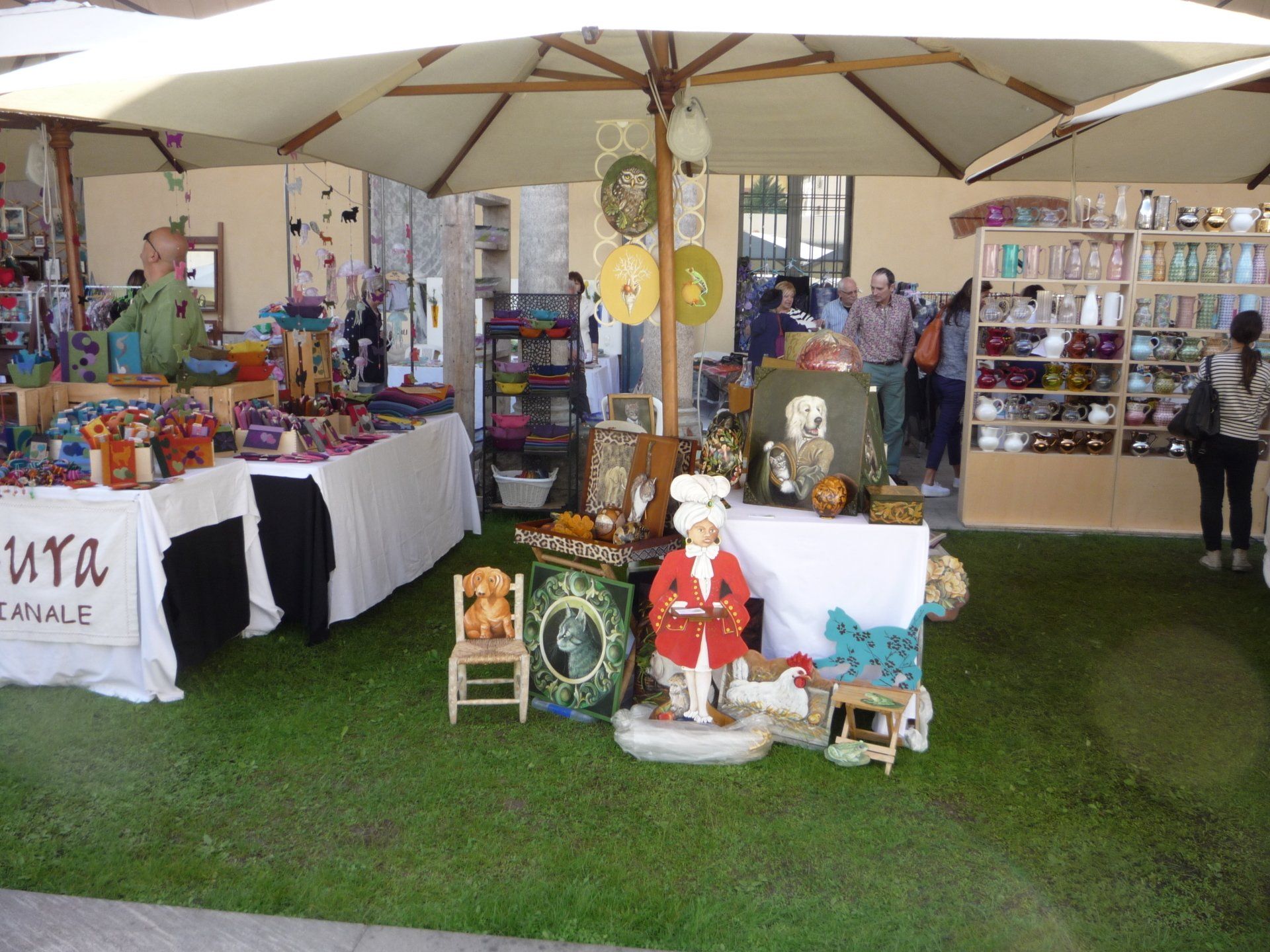 animali, cani, gatti, cavalli,  quadri, ritratti, dipinti, su misura, animali vestiti, oggetti, arredi, uova dipeinte, piatti, decorazioni, trompe, fiori, stencil, decoupage, carta, colla, matita, pennello, olio su tela , riviste, pubblicazioni, eventi, Marina Rigolone, artista, pittrice, decoratrice,