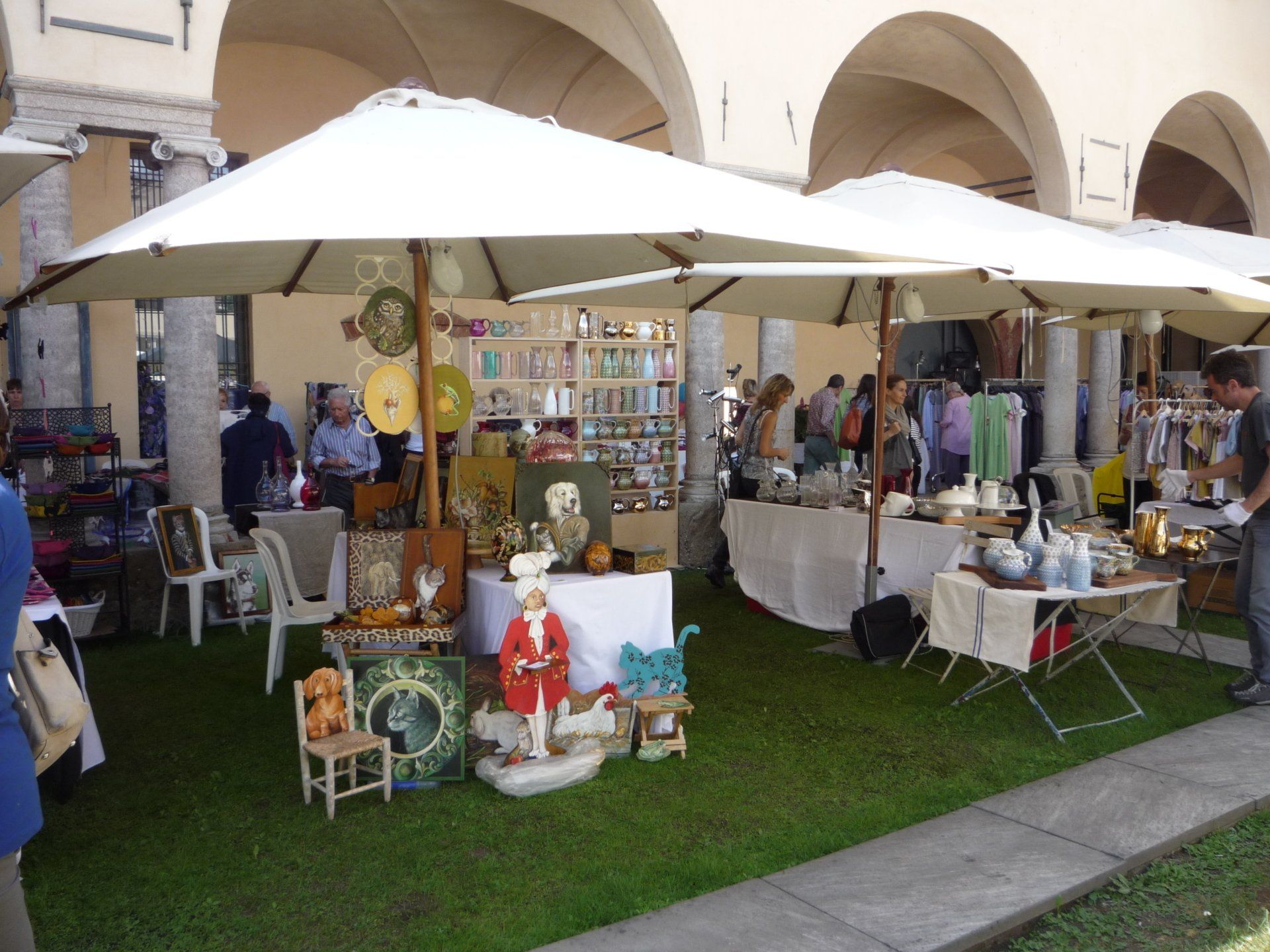 animali, cani, gatti, cavalli,  quadri, ritratti, dipinti, su misura, animali vestiti, oggetti, arredi, uova dipeinte, piatti, decorazioni, trompe, fiori, stencil, decoupage, carta, colla, matita, pennello, olio su tela , riviste, pubblicazioni, eventi, Marina Rigolone, artista, pittrice, decoratrice,