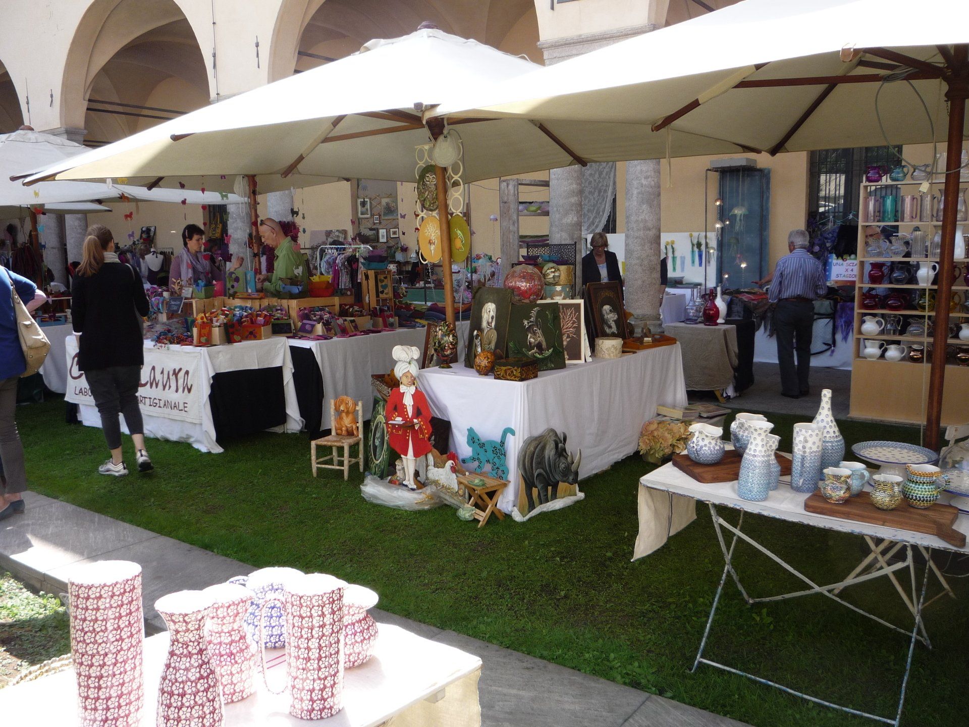 animali, cani, gatti, cavalli,  quadri, ritratti, dipinti, su misura, animali vestiti, oggetti, arredi, uova dipeinte, piatti, decorazioni, trompe, fiori, stencil, decoupage, carta, colla, matita, pennello, olio su tela , riviste, pubblicazioni, eventi, Marina Rigolone, artista, pittrice, decoratrice,