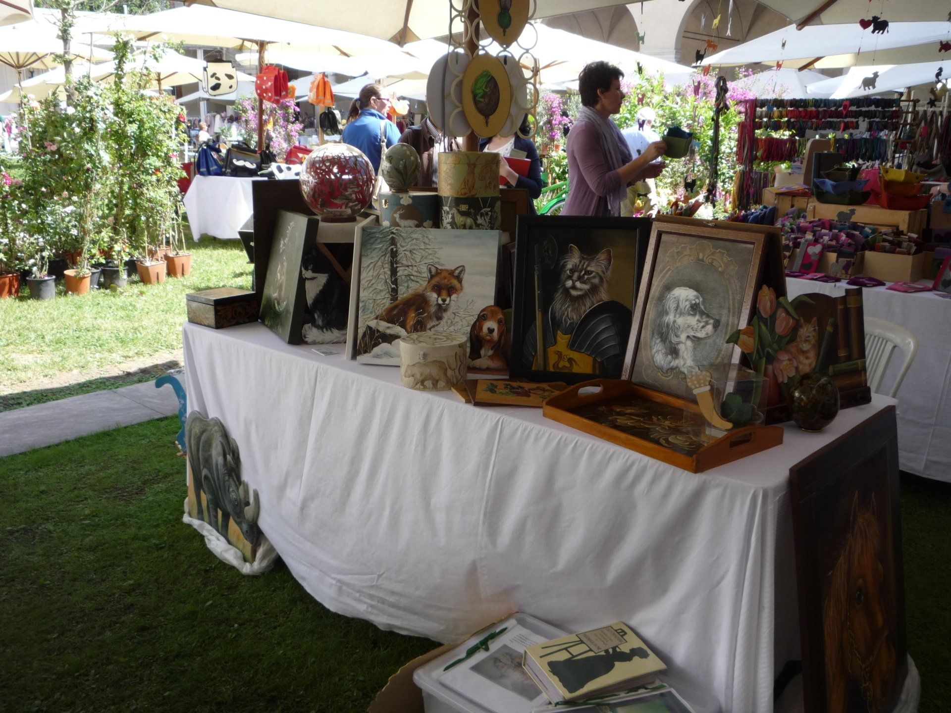 animali, cani, gatti, cavalli,  quadri, ritratti, dipinti, su misura, animali vestiti, oggetti, arredi, uova dipeinte, piatti, decorazioni, trompe, fiori, stencil, decoupage, carta, colla, matita, pennello, olio su tela , riviste, pubblicazioni, eventi, Marina Rigolone, artista, pittrice, decoratrice,