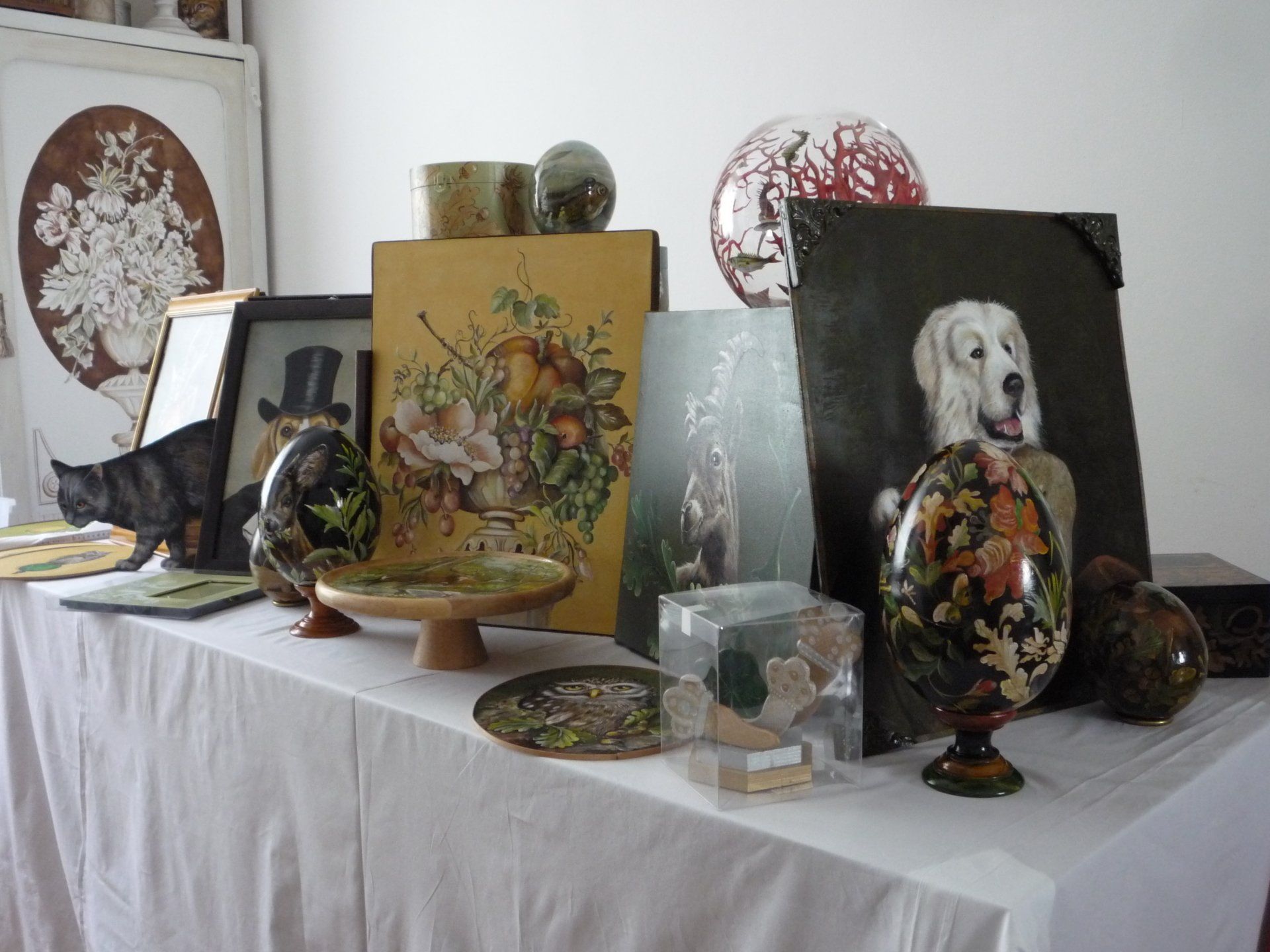 animali, cani, gatti, cavalli,  quadri, ritratti, dipinti, su misura, animali vestiti, oggetti, arredi, uova dipeinte, piatti, decorazioni, trompe, fiori, stencil, decoupage, carta, colla, matita, pennello, olio su tela , riviste, pubblicazioni, eventi, Marina Rigolone, artista, pittrice, decoratrice,