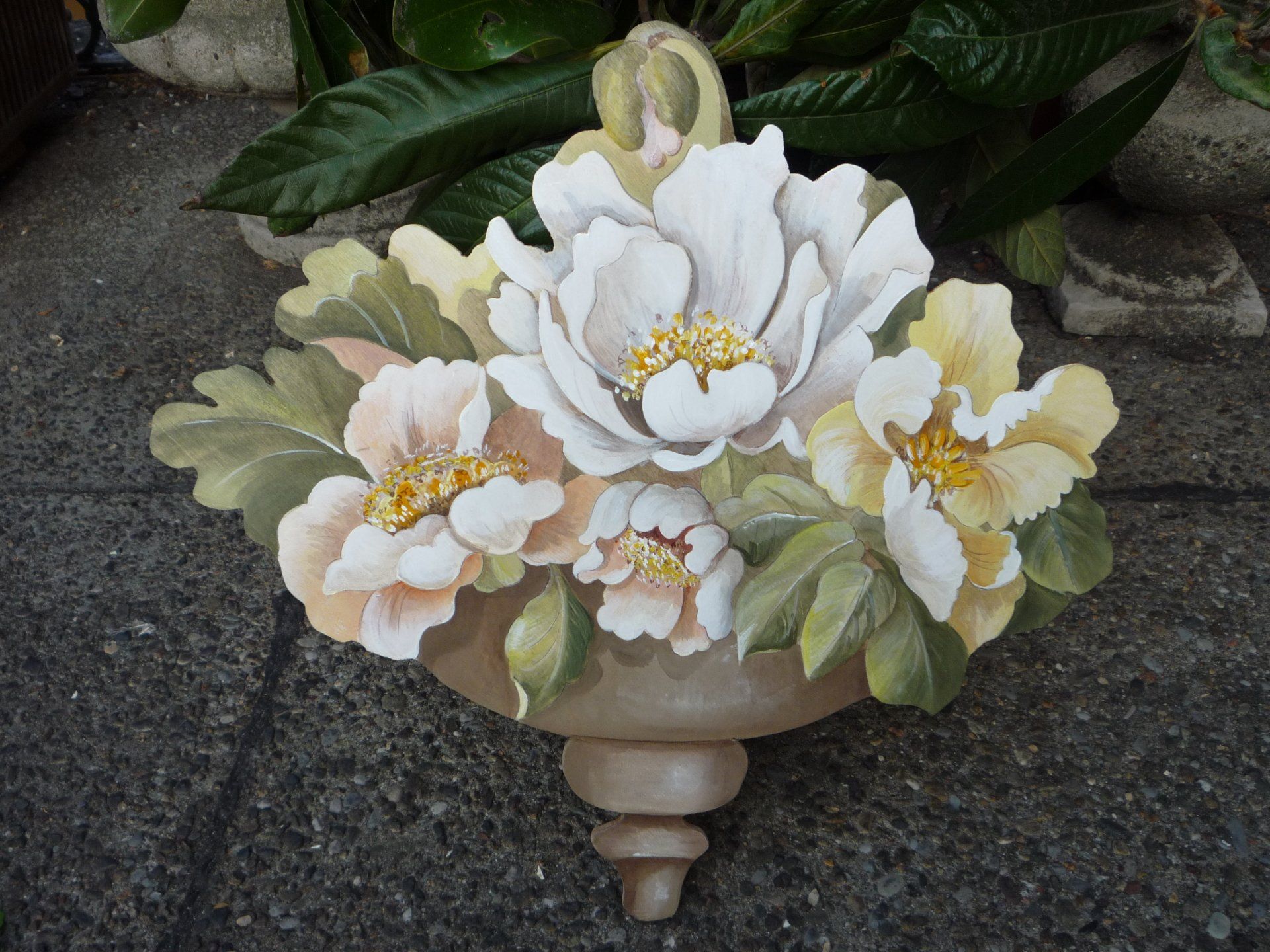 animali, cani, gatti, cavalli,  quadri, ritratti, dipinti, su misura, animali vestiti, oggetti, arredi, uova dipeinte, piatti, decorazioni, trompe, fiori, stencil, decoupage, carta, colla, matita, pennello, olio su tela , riviste, pubblicazioni, eventi, Marina Rigolone, artista, pittrice, decoratrice,