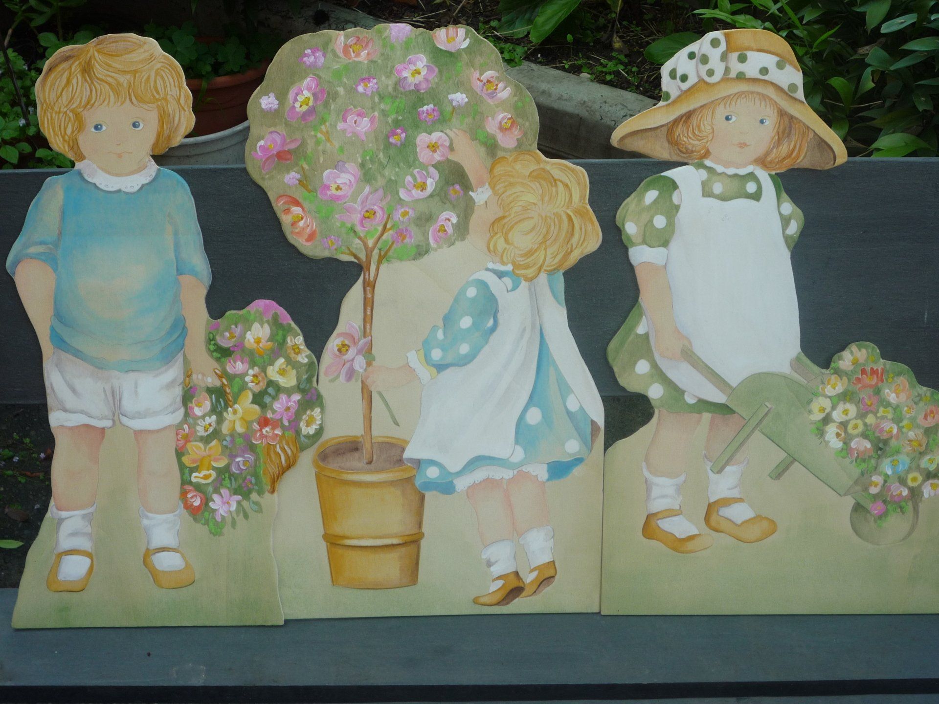 animali, cani, gatti, cavalli,  quadri, ritratti, dipinti, su misura, animali vestiti, oggetti, arredi, uova dipeinte, piatti, decorazioni, trompe, fiori, stencil, decoupage, carta, colla, matita, pennello, olio su tela , riviste, pubblicazioni, eventi, Marina Rigolone, artista, pittrice, decoratrice,