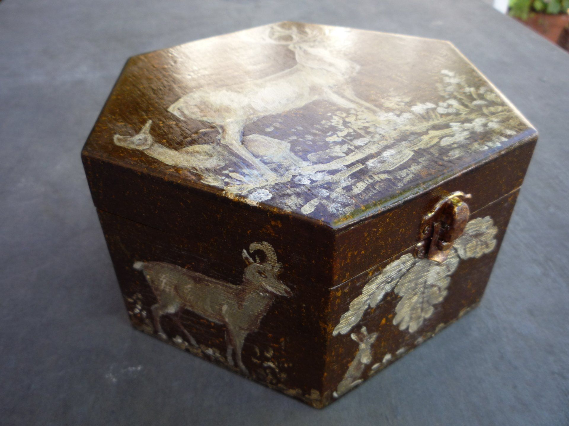 animali, cani, gatti, cavalli,  quadri, ritratti, dipinti, su misura, animali vestiti, oggetti, arredi, uova dipeinte, piatti, decorazioni, trompe, fiori, stencil, decoupage, carta, colla, matita, pennello, olio su tela , riviste, pubblicazioni, eventi, Marina Rigolone, artista, pittrice, decoratrice,