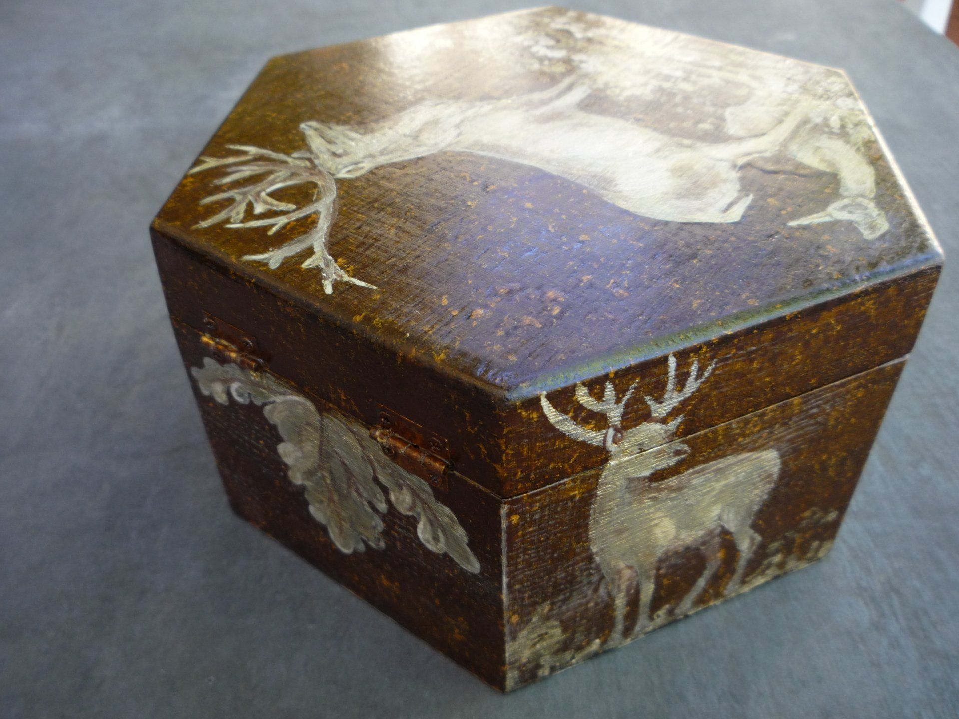 animali, cani, gatti, cavalli,  quadri, ritratti, dipinti, su misura, animali vestiti, oggetti, arredi, uova dipeinte, piatti, decorazioni, trompe, fiori, stencil, decoupage, carta, colla, matita, pennello, olio su tela , riviste, pubblicazioni, eventi, Marina Rigolone, artista, pittrice, decoratrice,