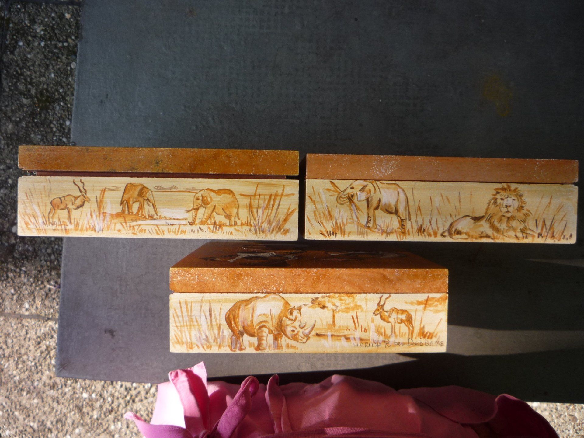 animali, cani, gatti, cavalli,  quadri, ritratti, dipinti, su misura, animali vestiti, oggetti, arredi, uova dipeinte, piatti, decorazioni, trompe, fiori, stencil, decoupage, carta, colla, matita, pennello, olio su tela , riviste, pubblicazioni, eventi, Marina Rigolone, artista, pittrice, decoratrice,