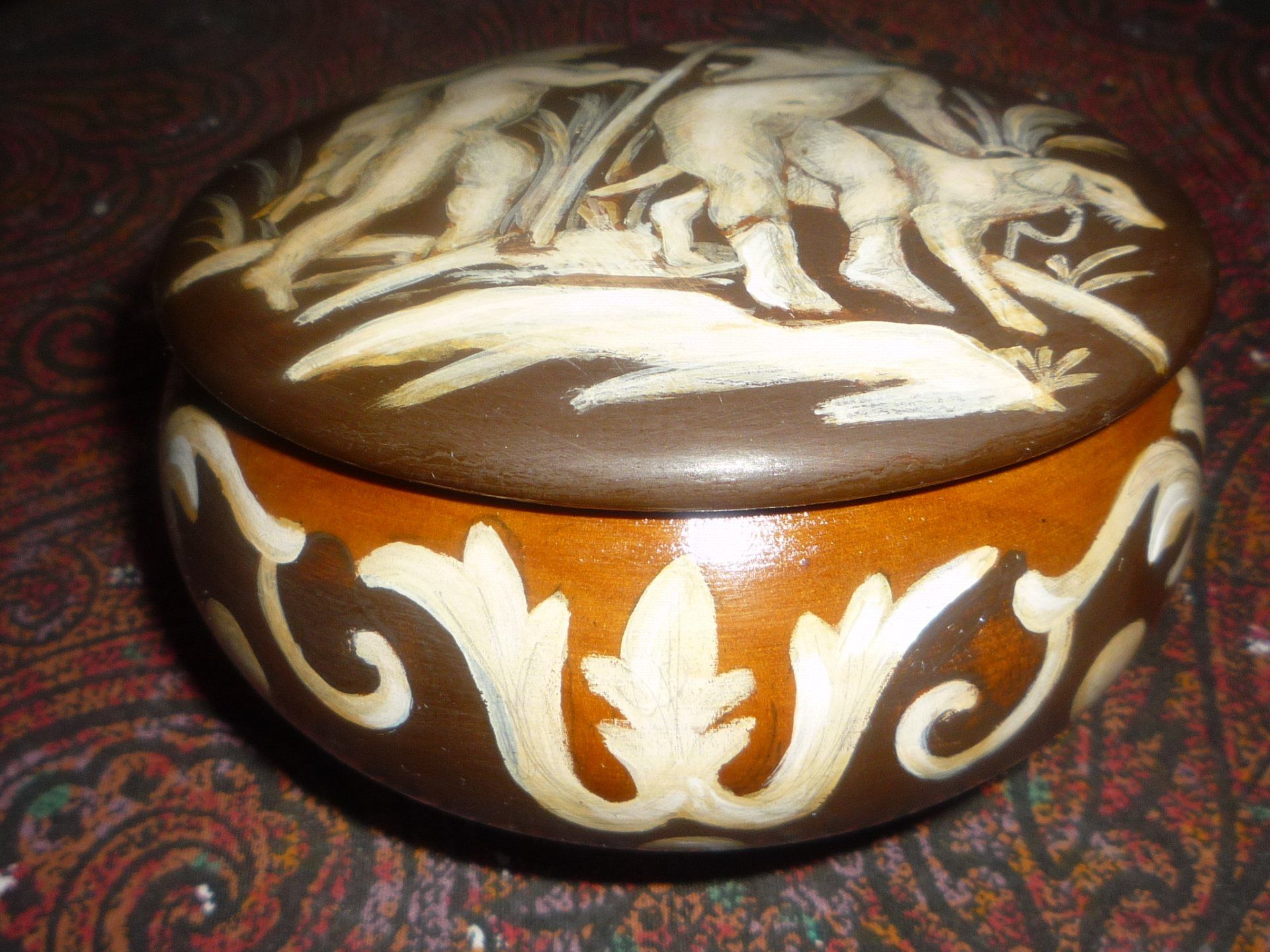 animali, cani, gatti, cavalli,  quadri, ritratti, dipinti, su misura, animali vestiti, oggetti, arredi, uova dipeinte, piatti, decorazioni, trompe, fiori, stencil, decoupage, carta, colla, matita, pennello, olio su tela , riviste, pubblicazioni, eventi, Marina Rigolone, artista, pittrice, decoratrice,