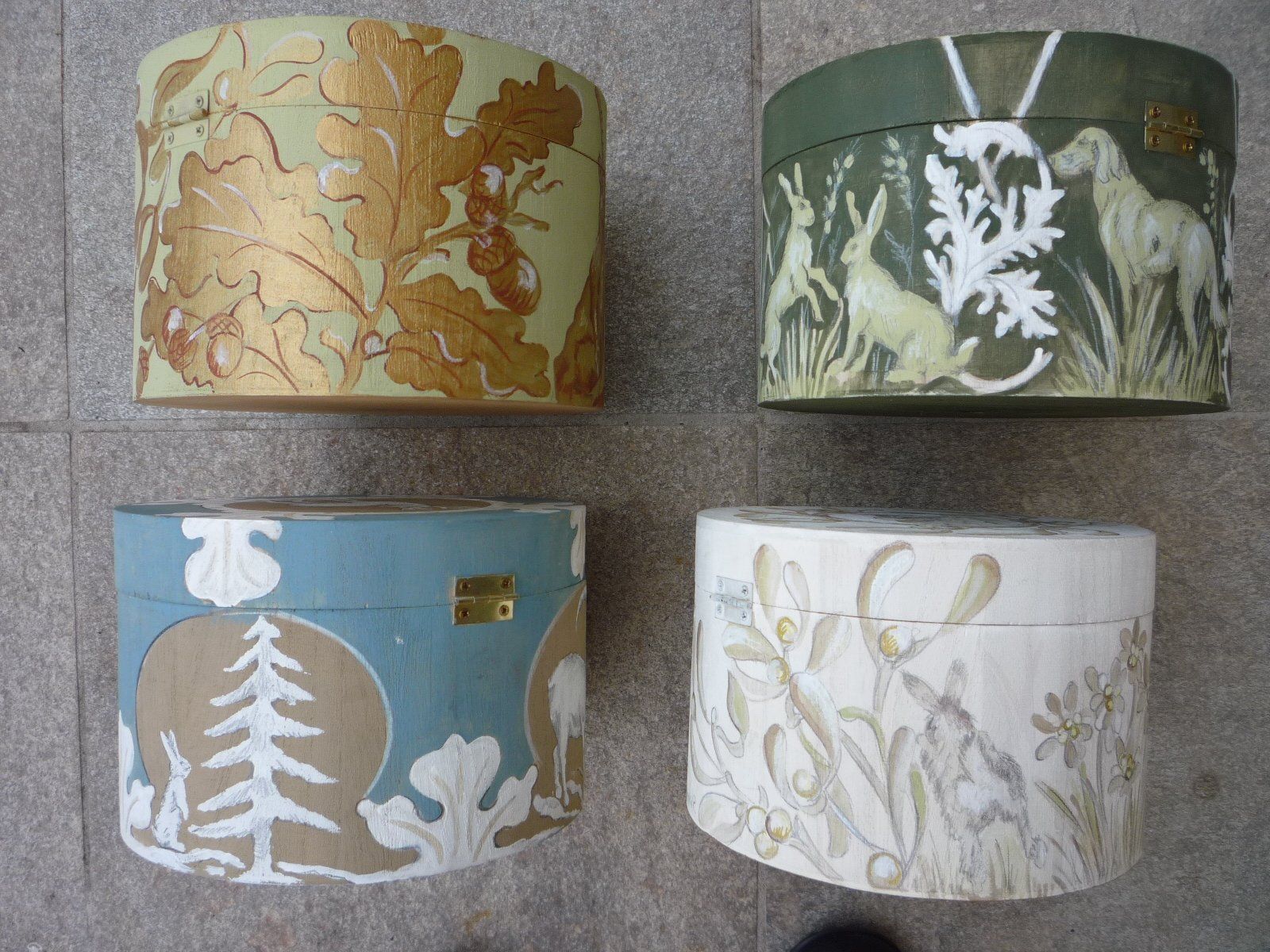 animali, cani, gatti, cavalli,  quadri, ritratti, dipinti, su misura, animali vestiti, oggetti, arredi, uova dipeinte, piatti, decorazioni, trompe, fiori, stencil, decoupage, carta, colla, matita, pennello, olio su tela , riviste, pubblicazioni, eventi, Marina Rigolone, artista, pittrice, decoratrice,