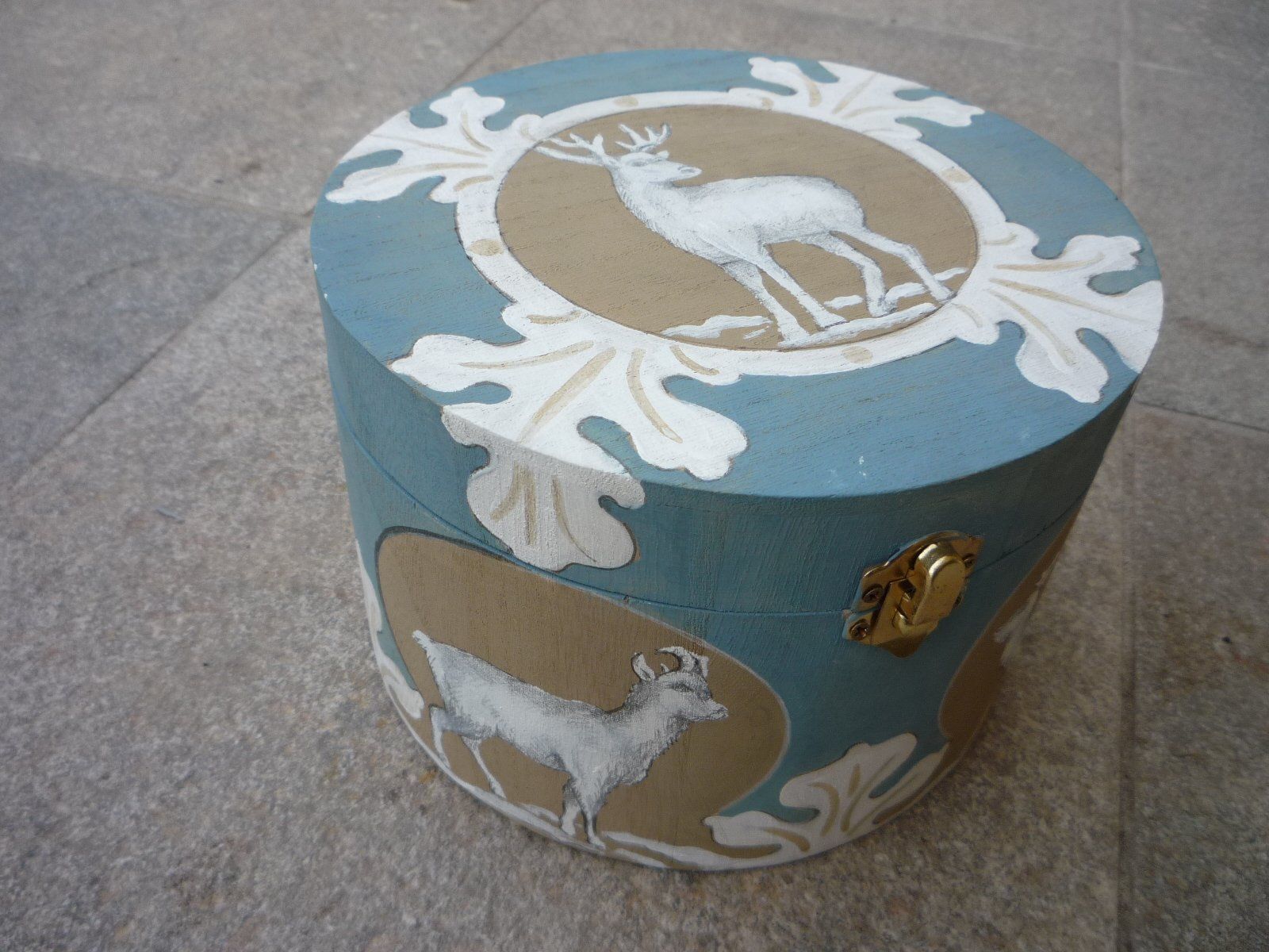 animali, cani, gatti, cavalli,  quadri, ritratti, dipinti, su misura, animali vestiti, oggetti, arredi, uova dipeinte, piatti, decorazioni, trompe, fiori, stencil, decoupage, carta, colla, matita, pennello, olio su tela , riviste, pubblicazioni, eventi, Marina Rigolone, artista, pittrice, decoratrice,