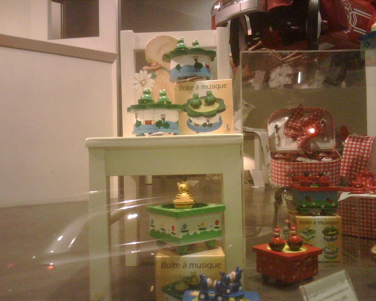 animali, cani, gatti, cavalli, quadri, ritratti, dipinti, su misura, animali vestiti, oggetti, arredi, uova dipeinte, piatti, decorazioni, trompe, fiori, stencil, decoupage, carta, colla, matita, pennello, olio su tela , riviste, pubblicazioni, eventi, Marina Rigolone, artista, pittrice, decoratrice,