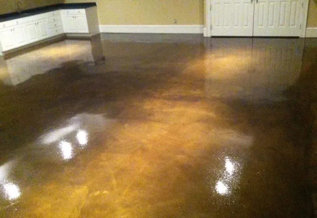 Shiny metallic epoxy floor in shades of gold and brown, reflecting light.