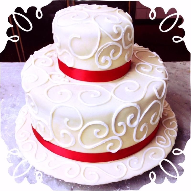 Torta bianca e rossa