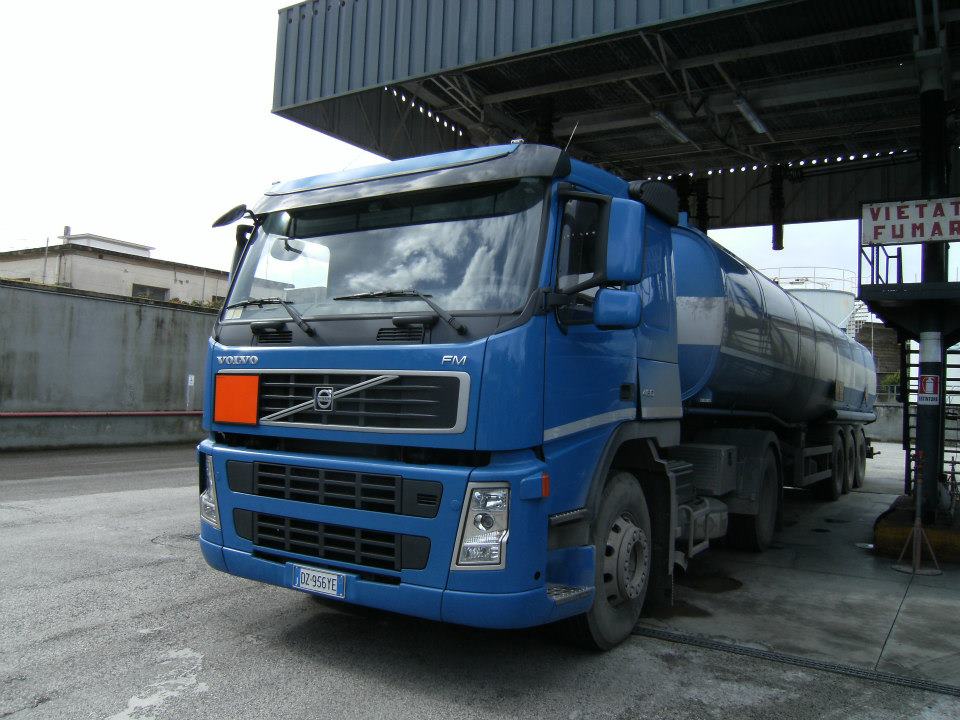 autocisterna per trasporto carburanti