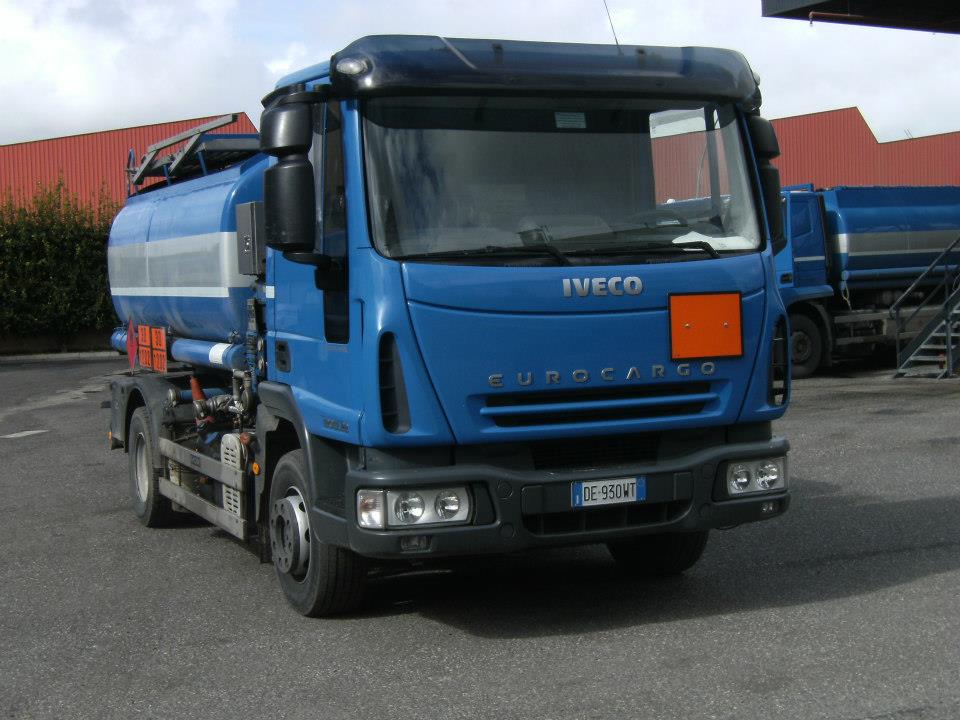 camion per trasporto carburanti