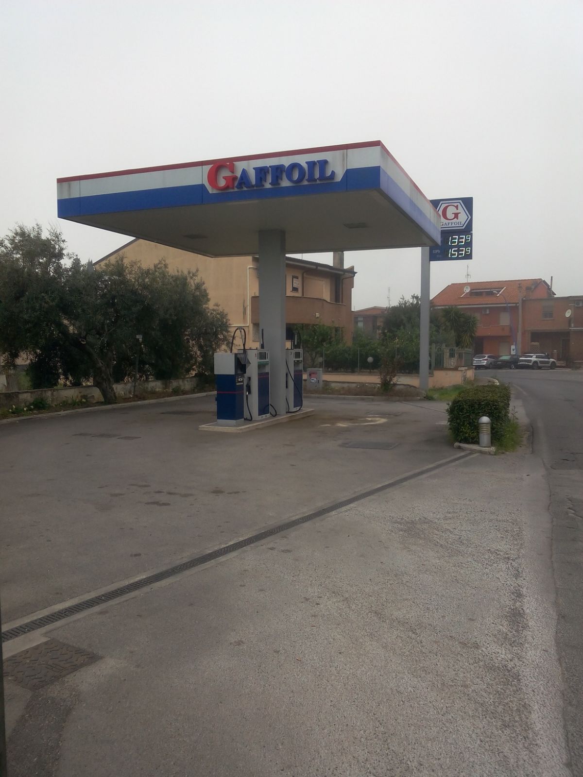 stazione rifornimento carburanti a sermoneta