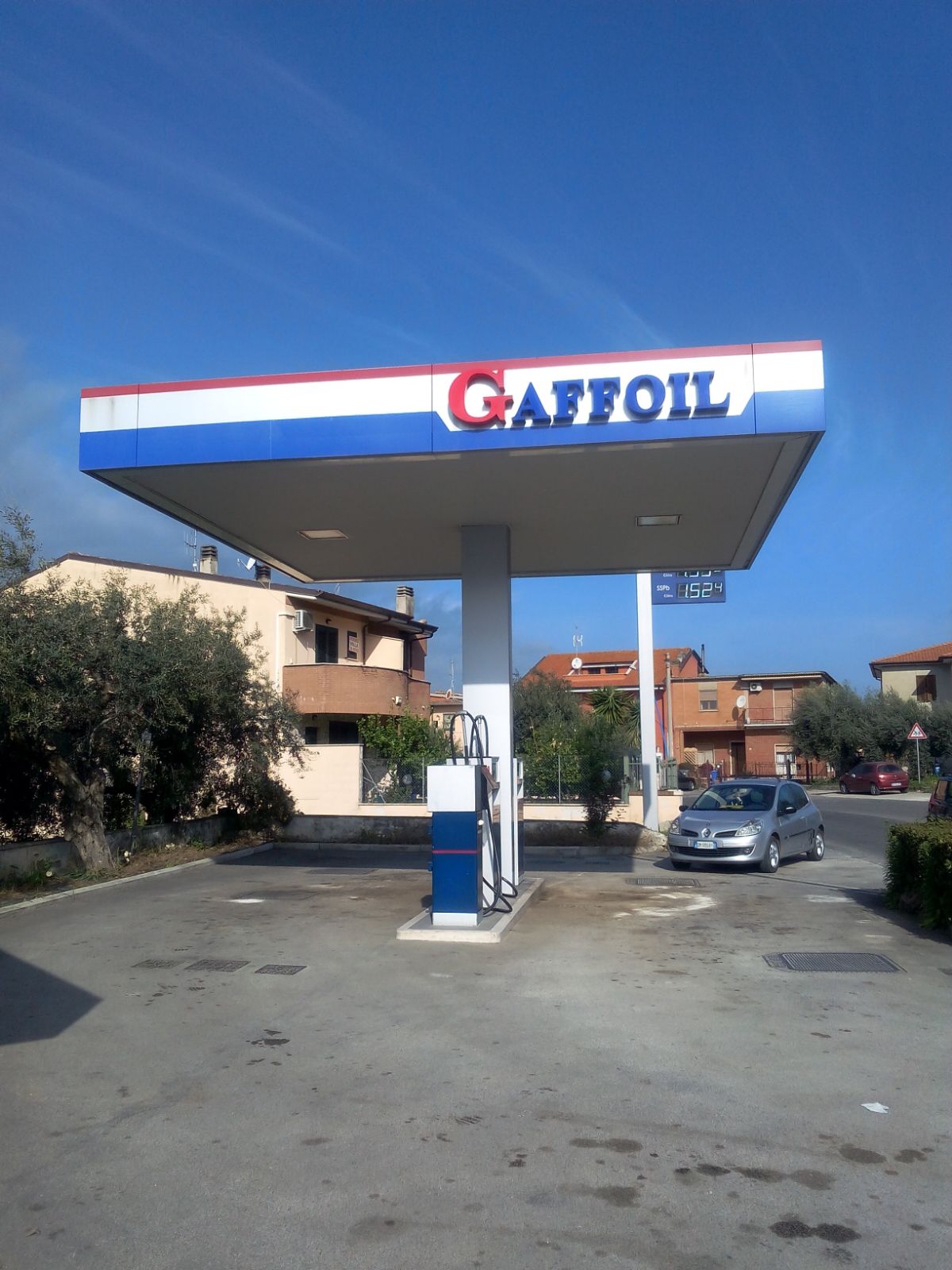 stazione carburanti a sermoneta