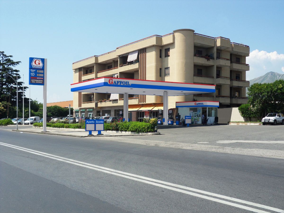 stazione rifornimento carburanti a curti