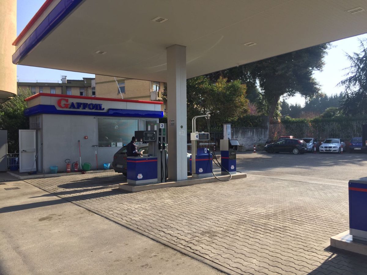 rifornimento carburanti a curti