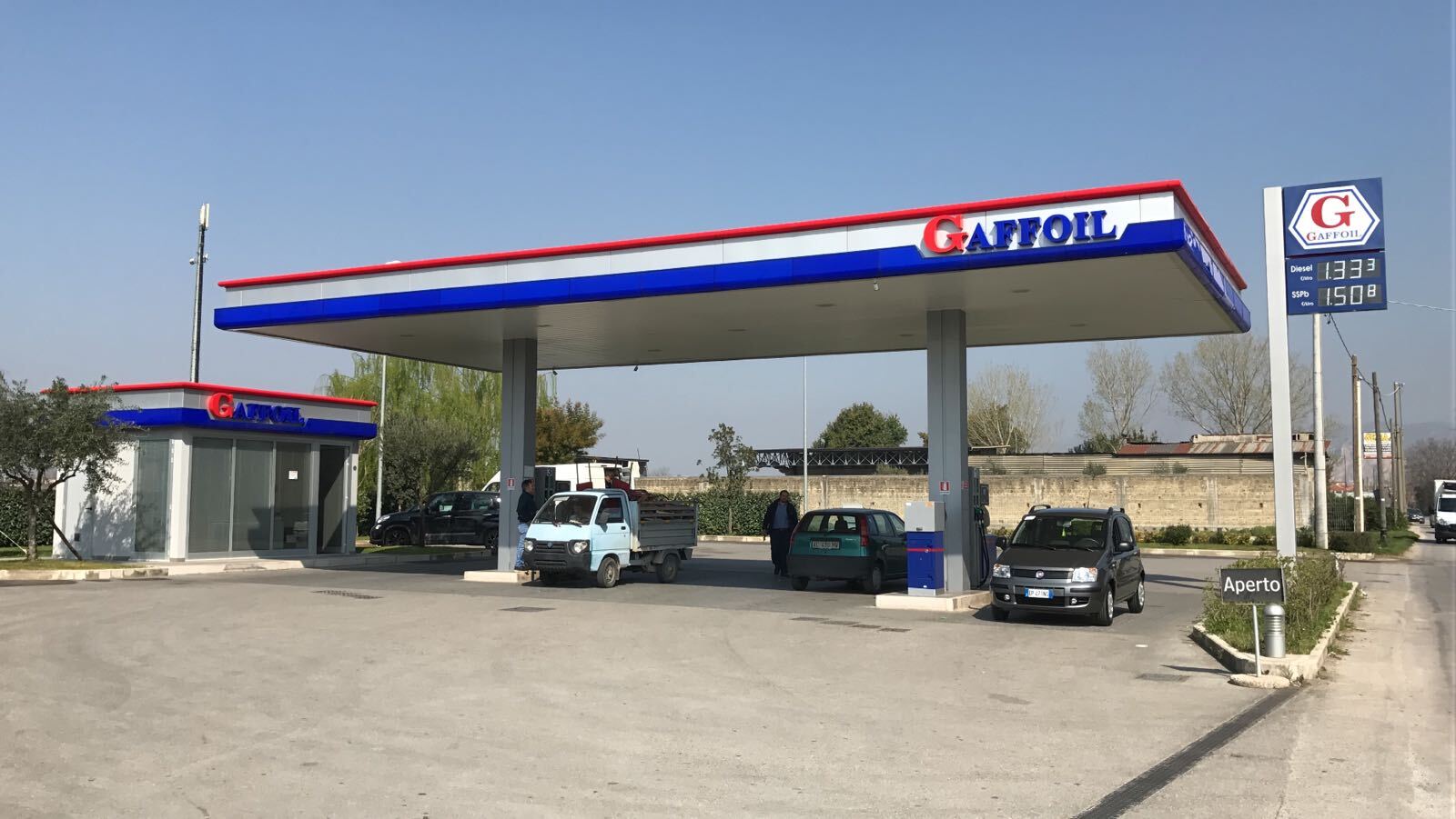 stazione rifornimento carburanti a macerata