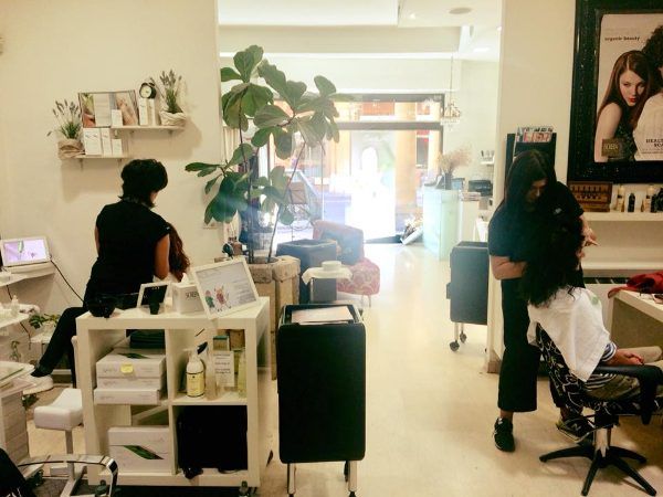 parrucchiere a lavoro