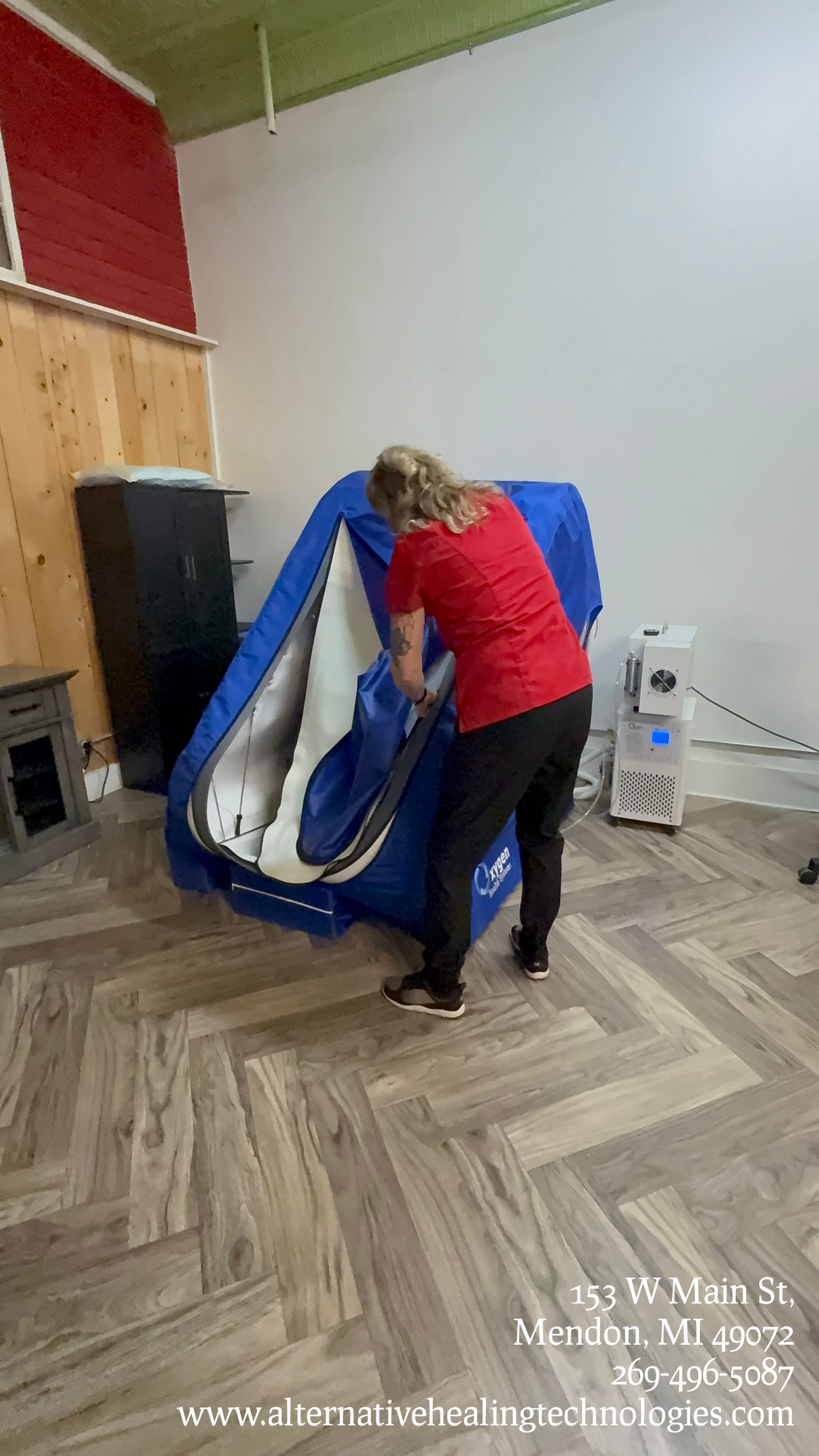 Hyperbaric Oxygen Therapy provides a pressurized environment that allows patients to breathe pure oxygen. Increases oxygen intake. Increases healing. Reduces inflammation. Improves blood circulation. Improves brain function. Enhanced well-being. Biohacking. Wellness center. 