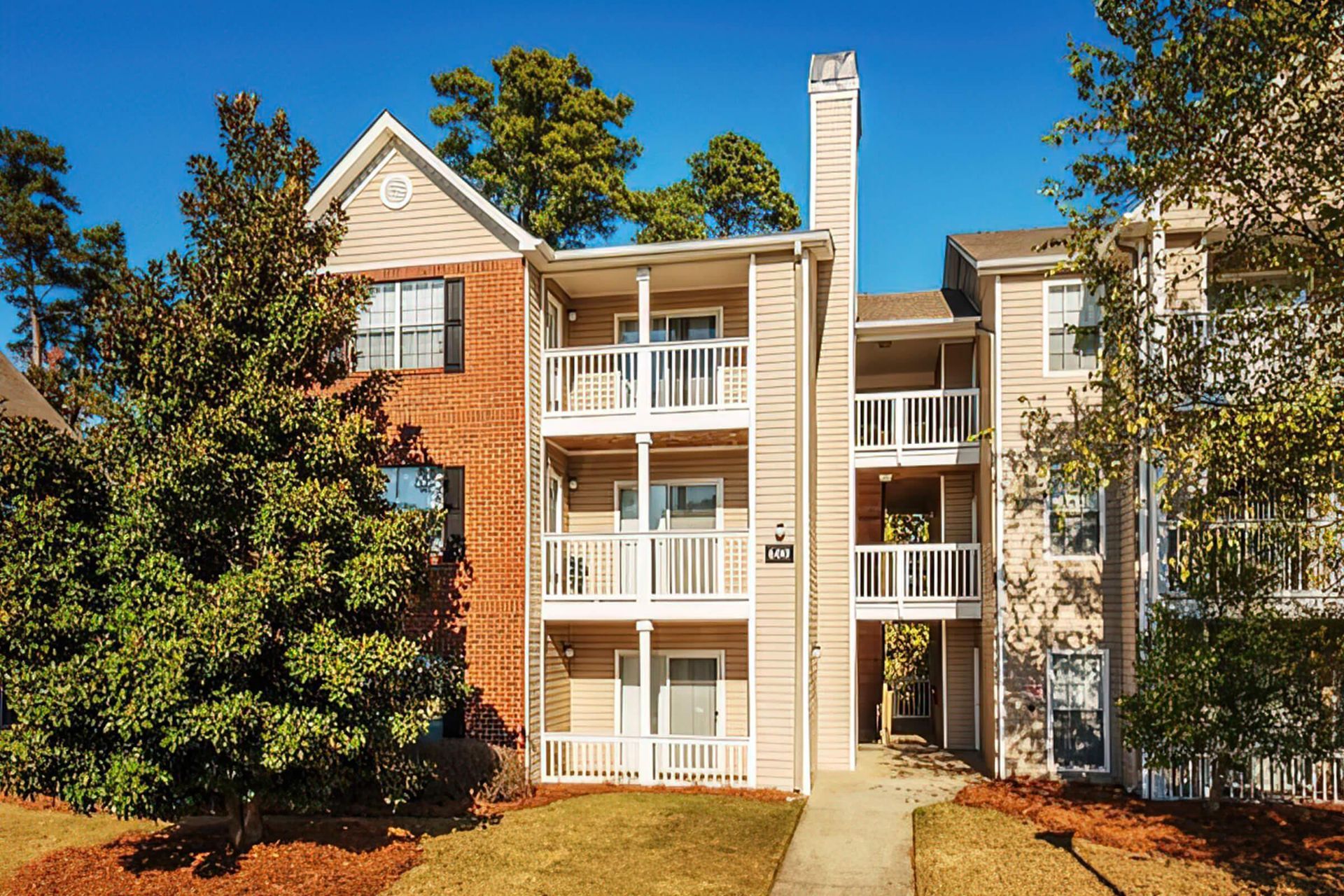 Apartment exterior at Broad River Trace.