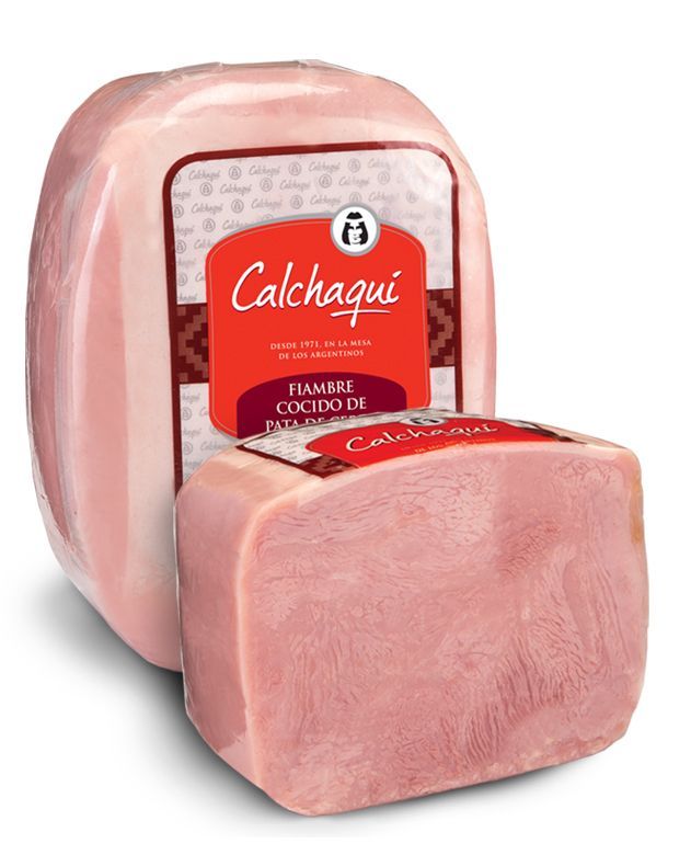 Un trozo de jamón con una etiqueta que dice calchaqui