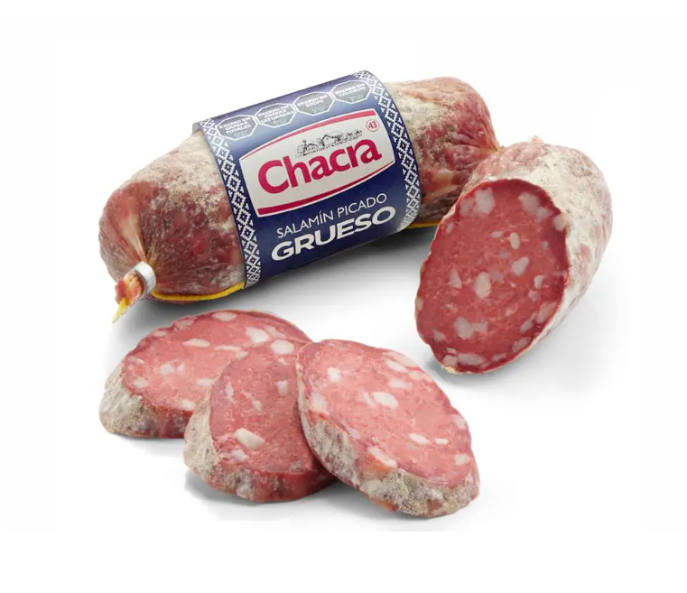 Una salchicha que tiene la palabra "grueso" escrita en ella.
